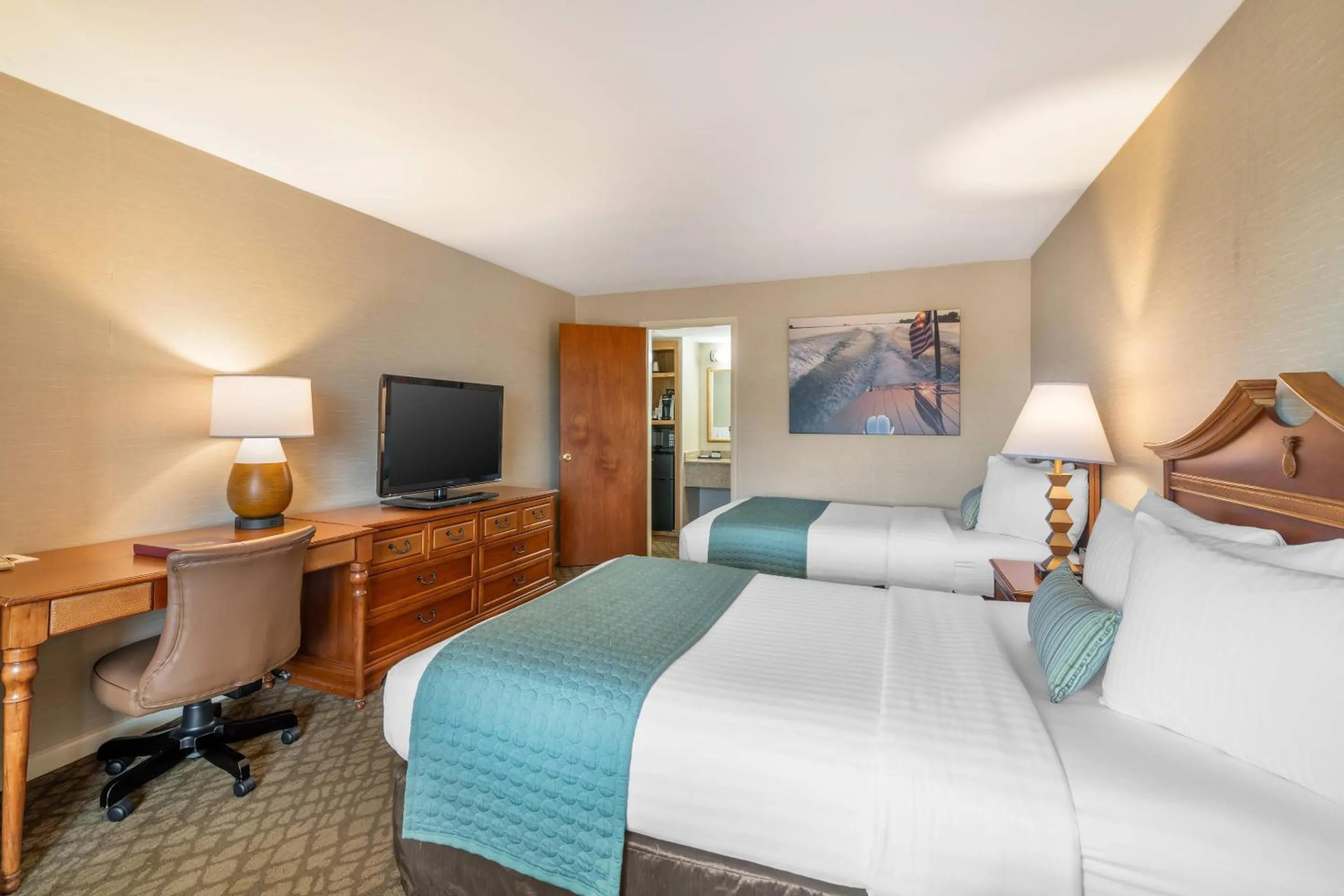 Bedroom, Bed in The Inn at Gran View Ogdensburg, an Ascend Collection Hotel