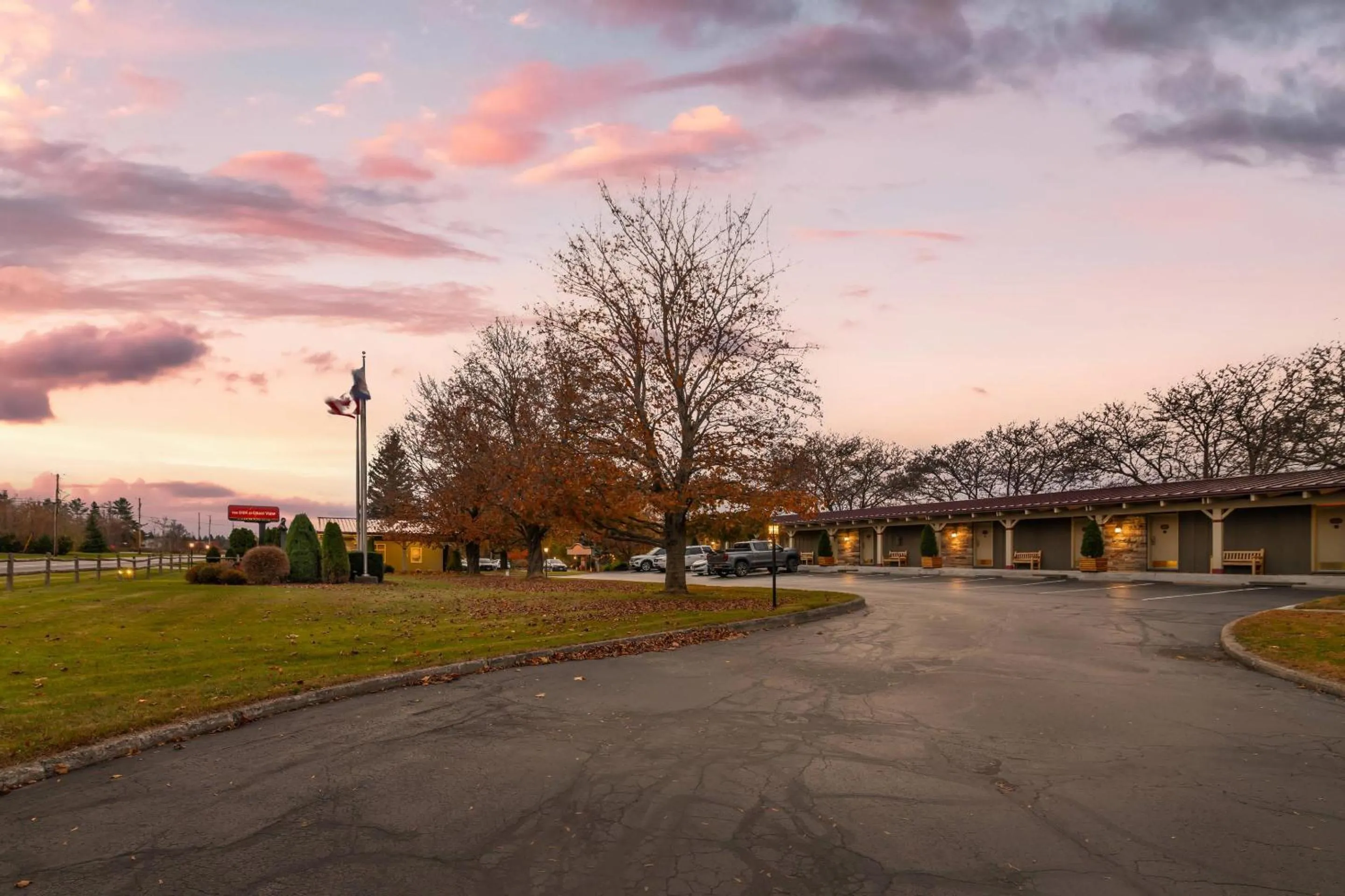 Property building in The Inn at Gran View Ogdensburg, an Ascend Collection Hotel