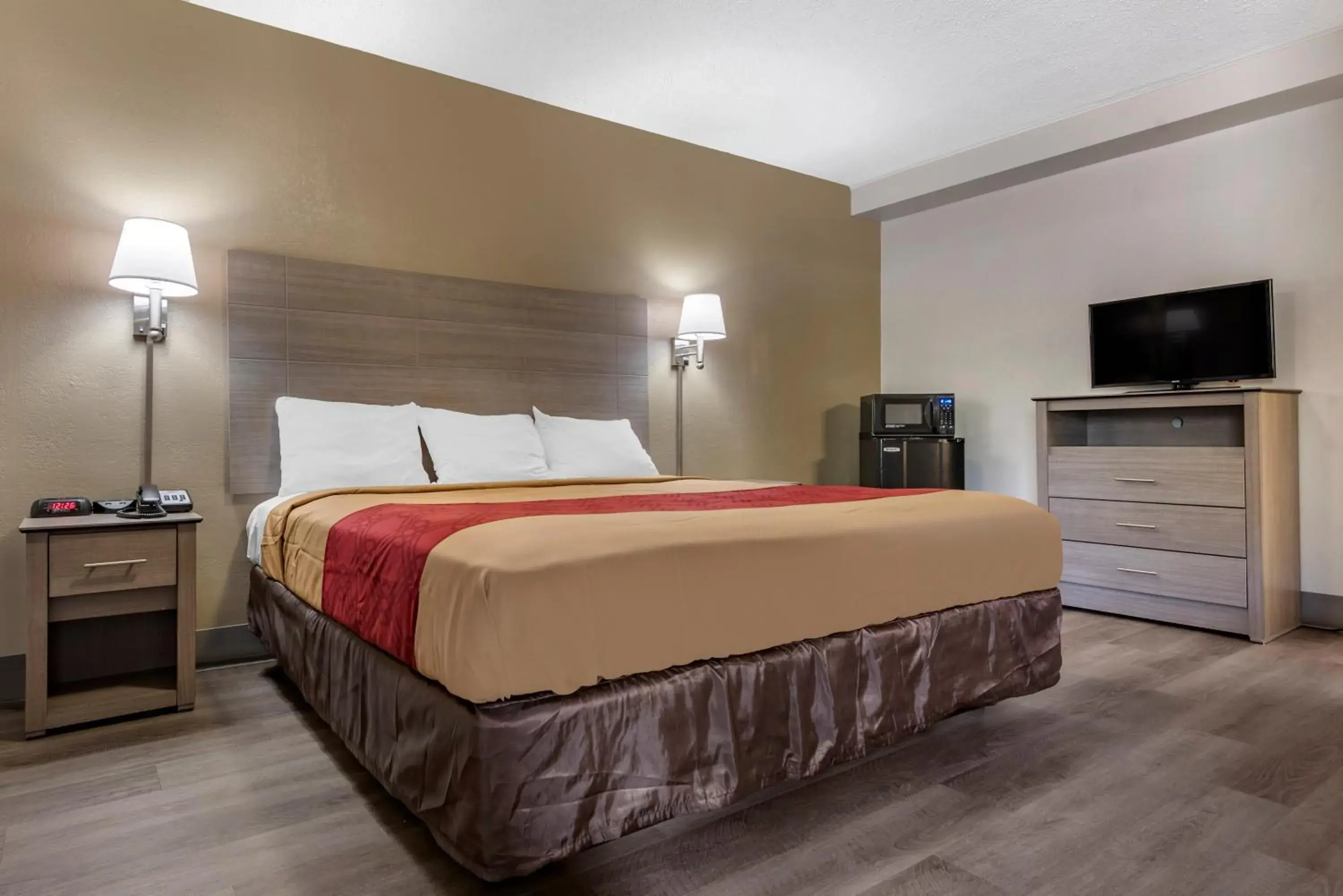 King Room - Smoking in Econo Lodge Dewitt I-90 King Room - Smoking in Econo Lodge Dewitt I-90