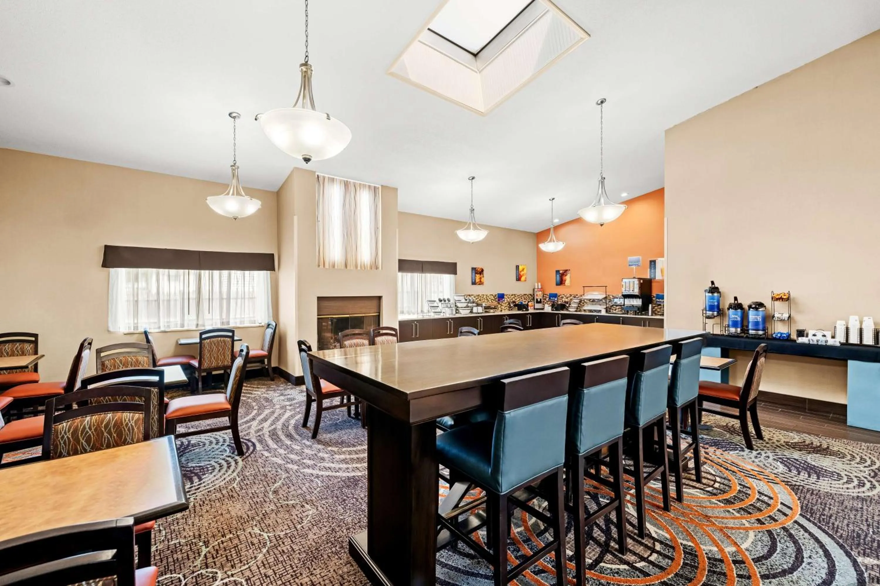 Breakfast in Best Western Maple City Inn