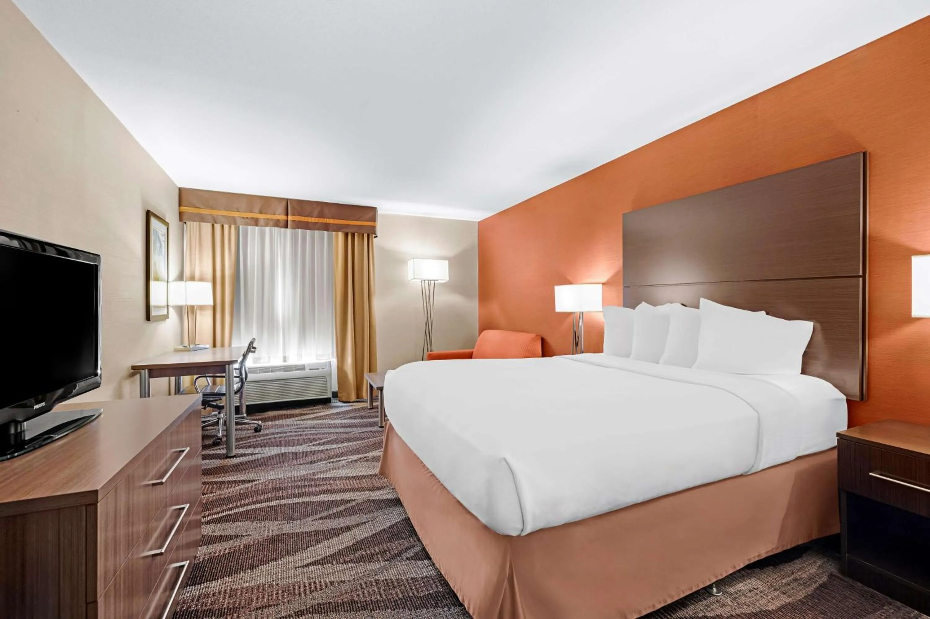 Bedroom, Bed in Best Western Maple City Inn