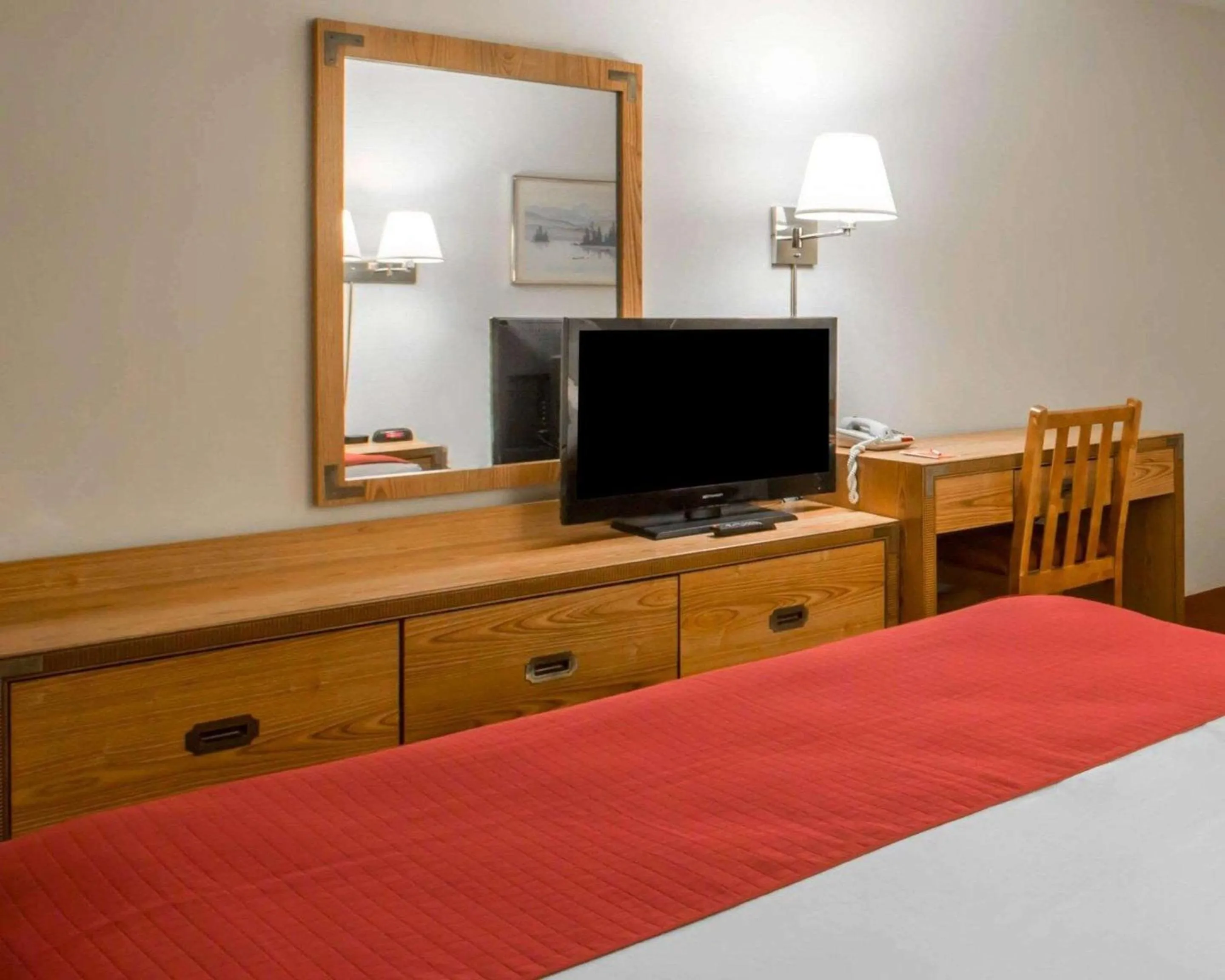 Photo of the whole room, Bed in Rodeway Inn Lake Placid South