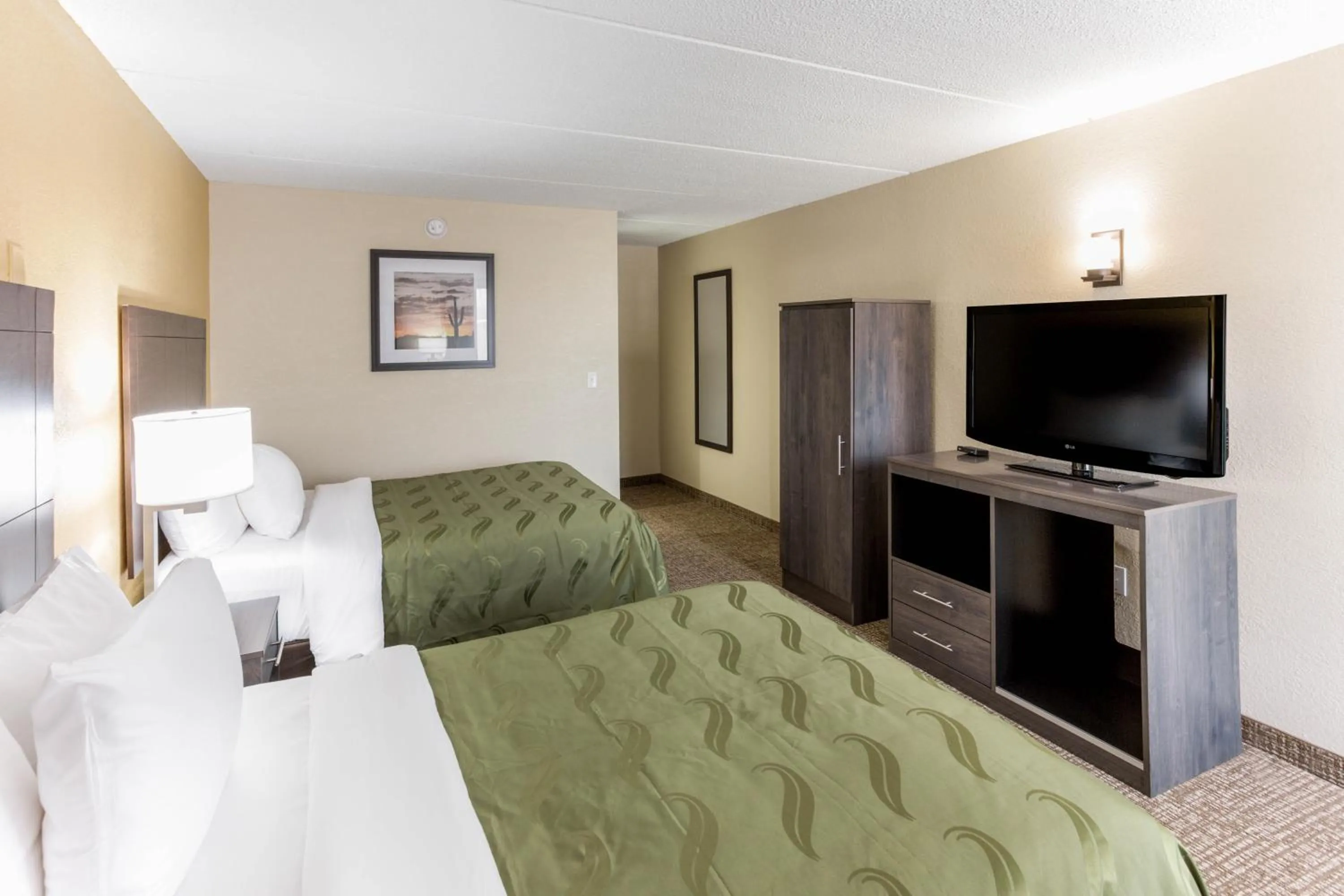 Bedroom, Bed in Quality Inn & Suites Plattsburgh
