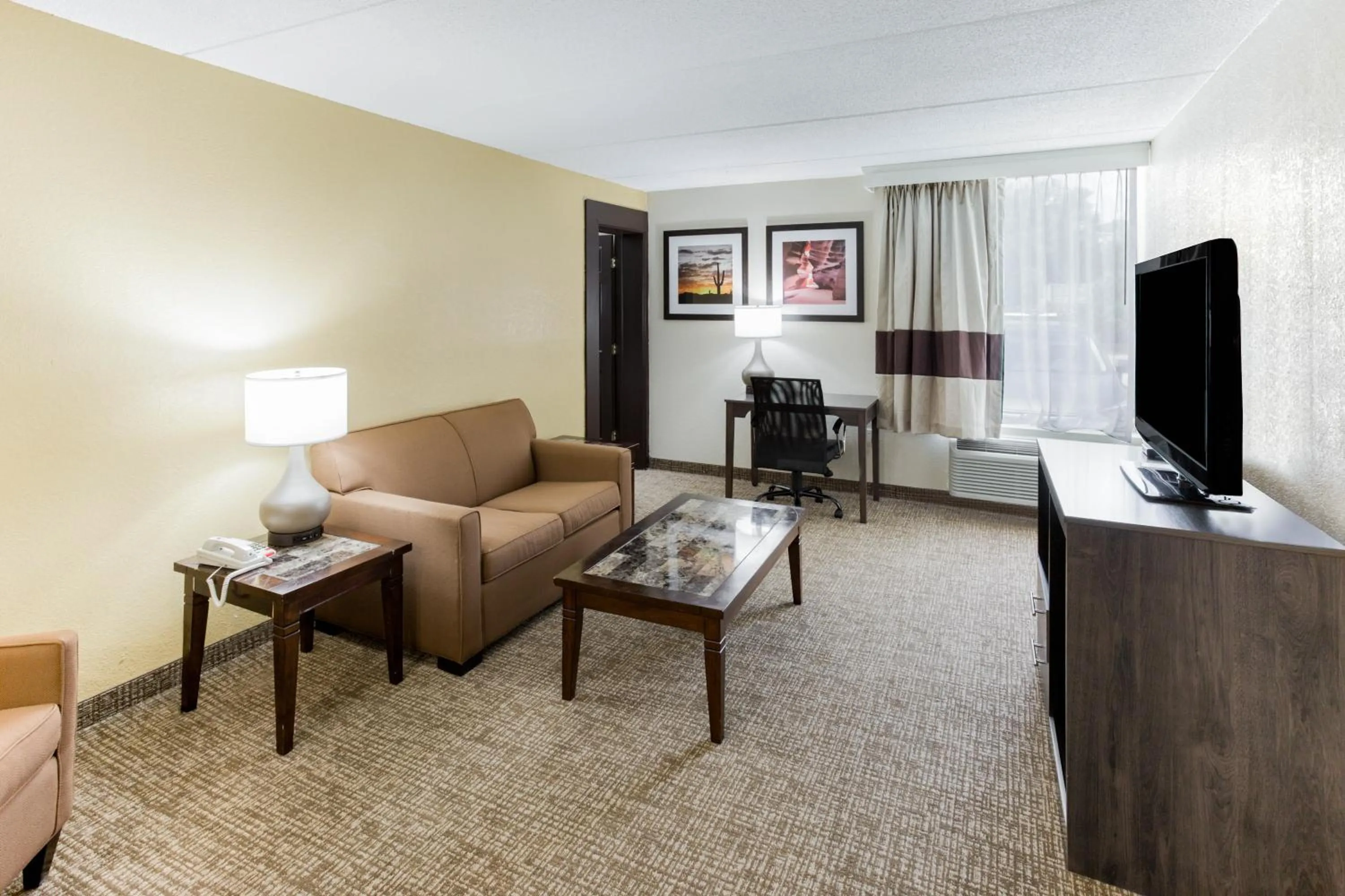 Living room in Quality Inn & Suites Plattsburgh
