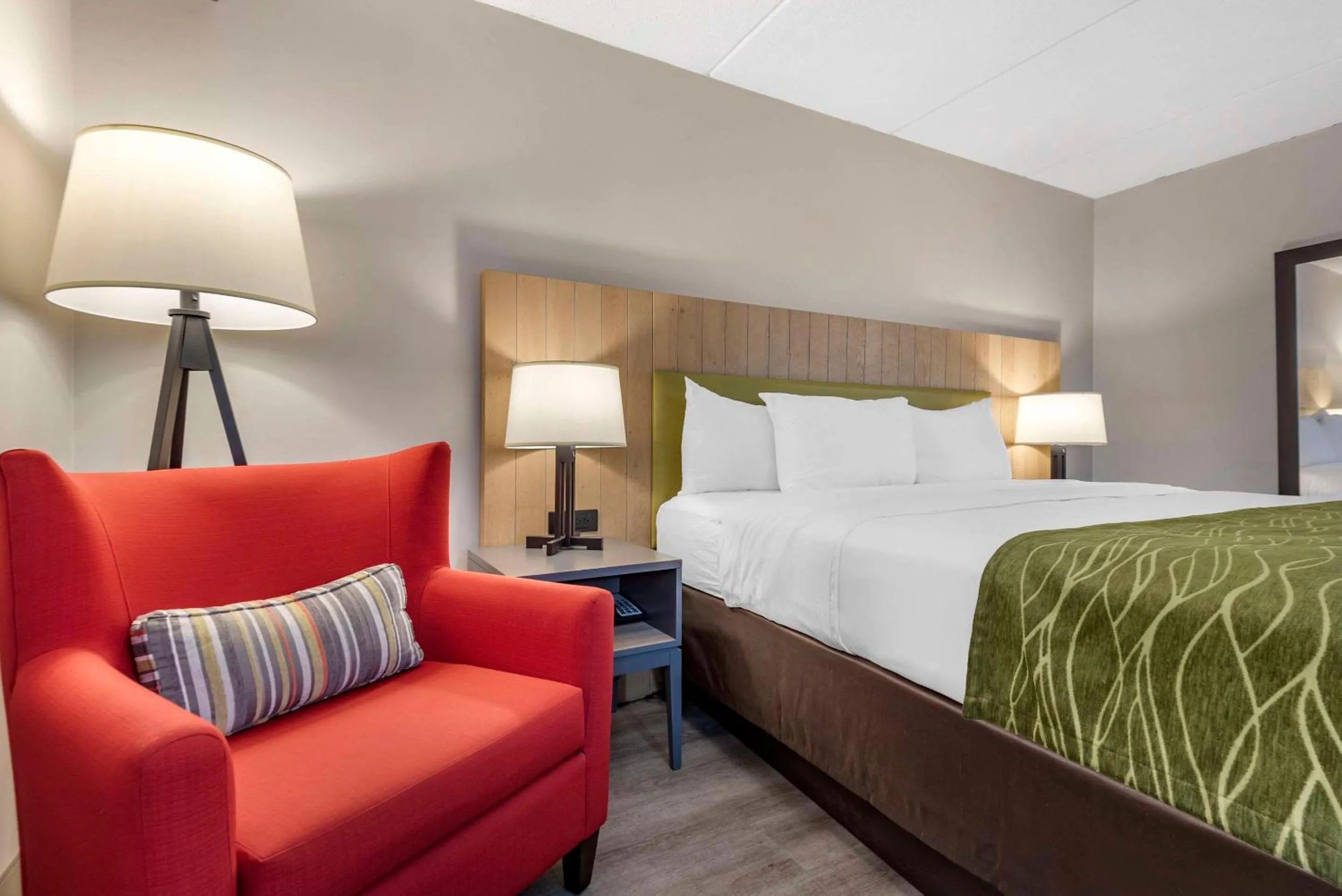 Bedroom, Bed in Comfort Inn & Suites Liverpool - Syracuse North