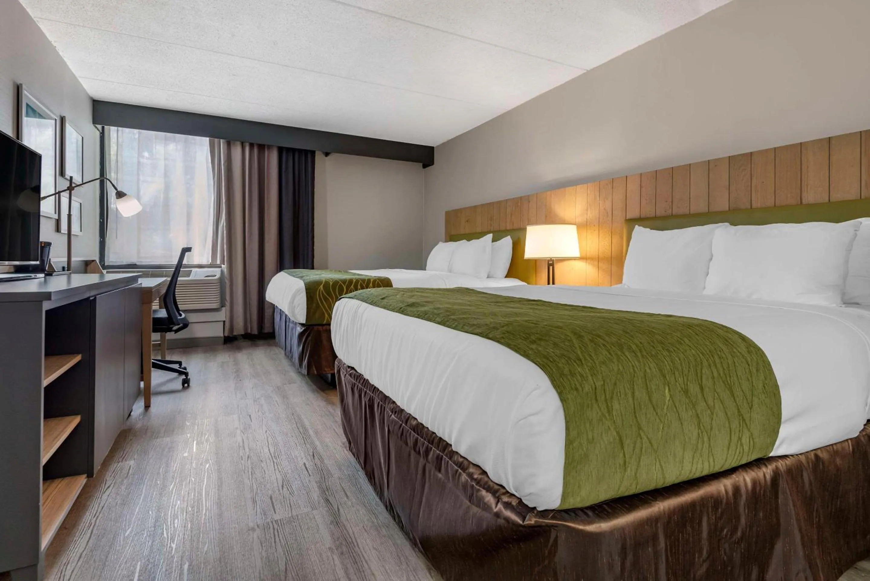 Bedroom, Bed in Comfort Inn & Suites Liverpool - Syracuse North