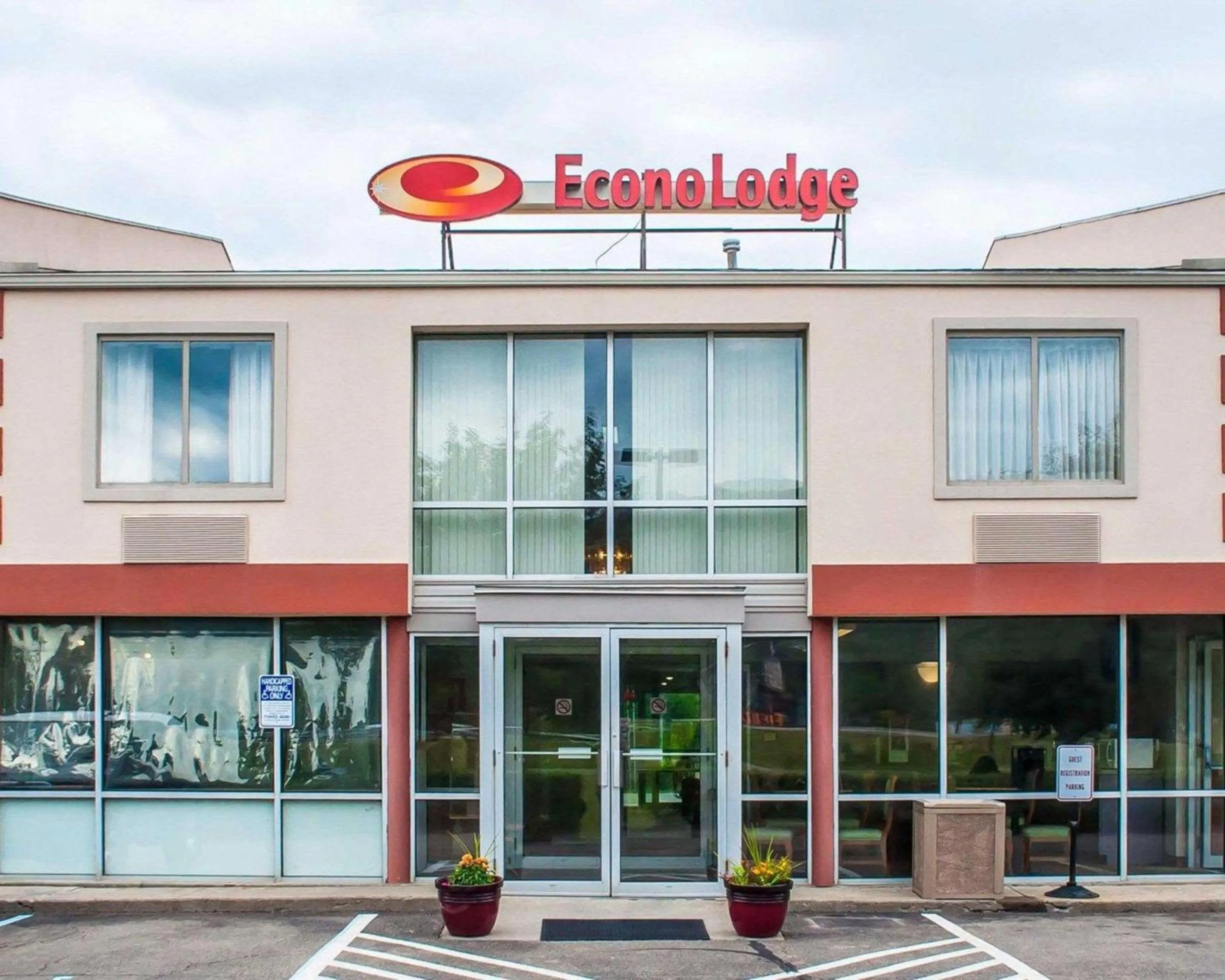 Property building in Econo Lodge Elmira-Corning