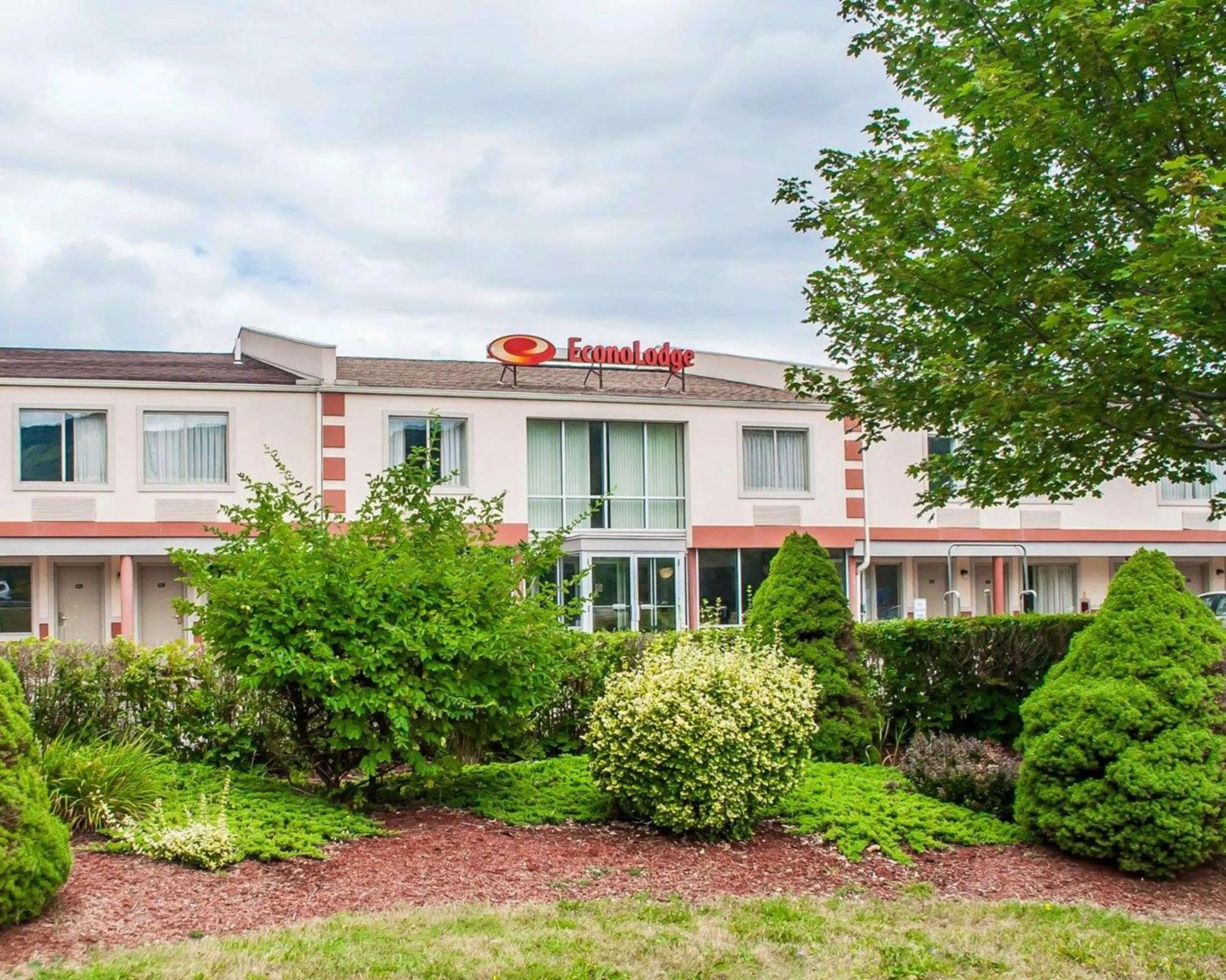 Property building in Econo Lodge Elmira-Corning
