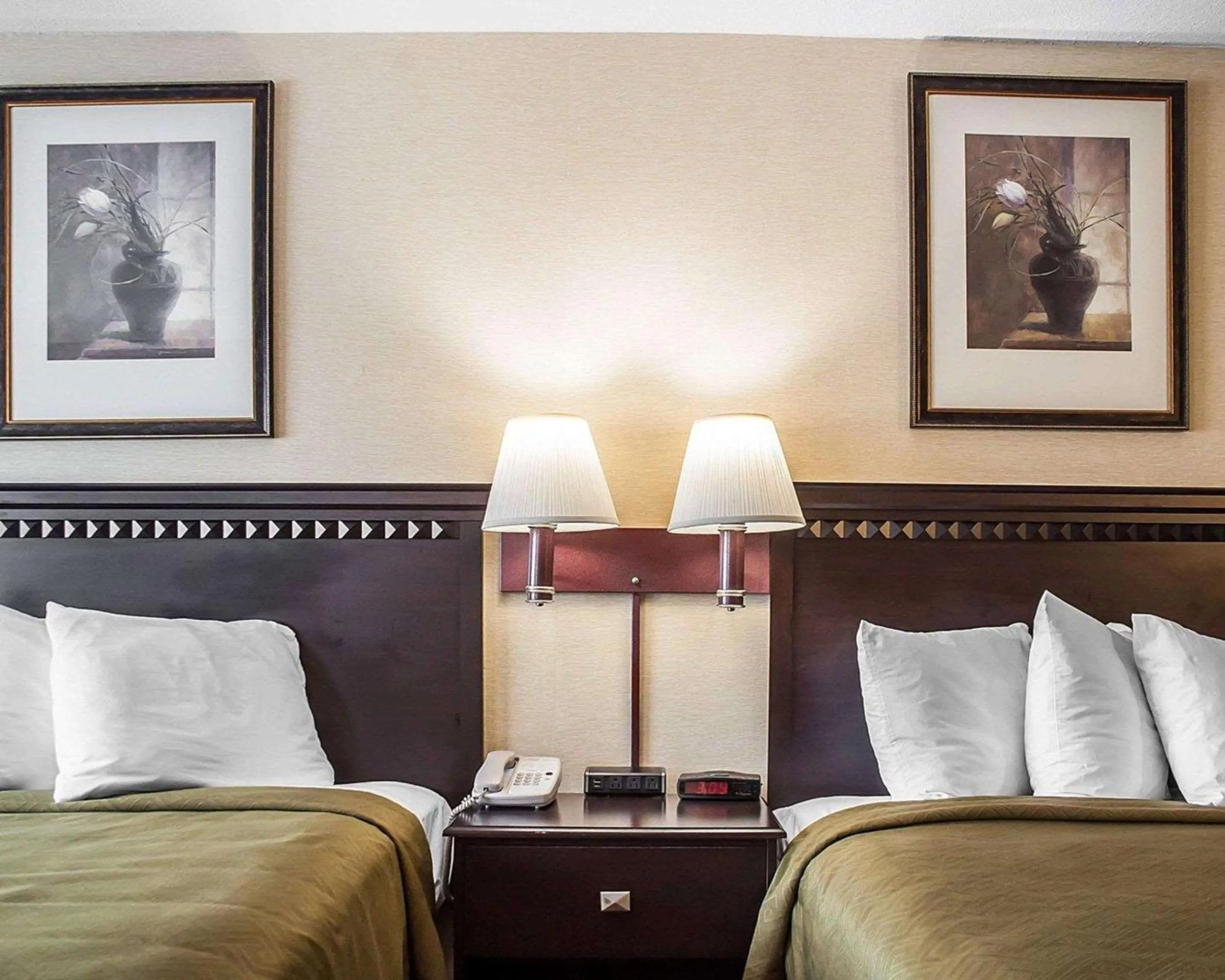 Bedroom, Bed in Econo Lodge Elmira-Corning