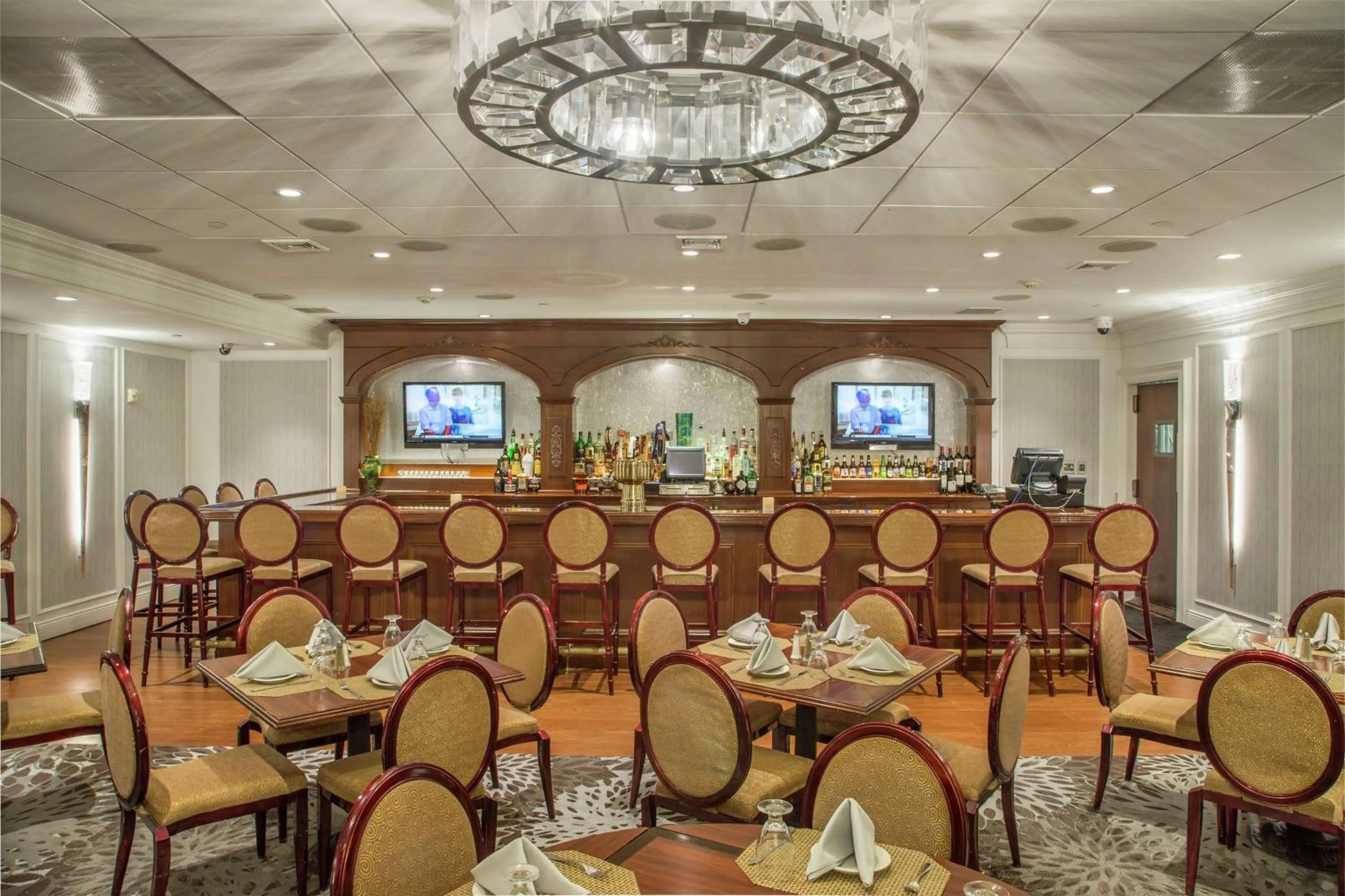 Lounge or bar in DoubleTree by Hilton Nanuet