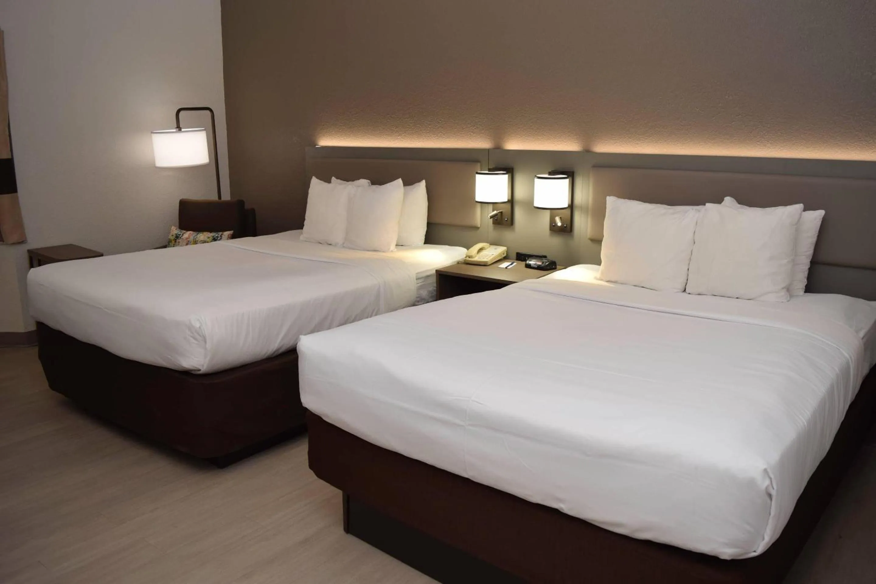 Bedroom, Bed in Comfort Inn & Suites Syracuse-Carrier Circle