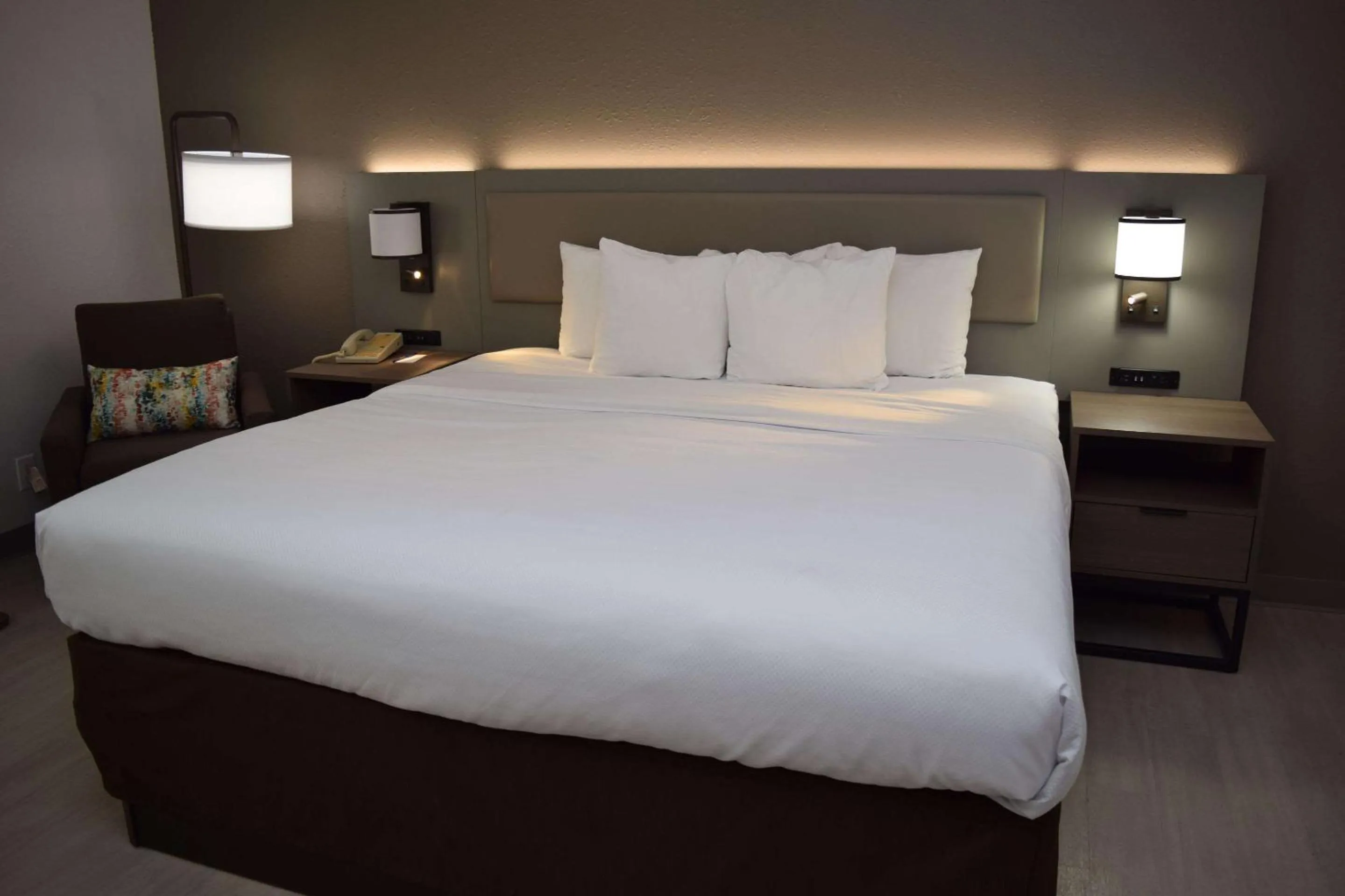 Bedroom, Bed in Comfort Inn & Suites Syracuse-Carrier Circle