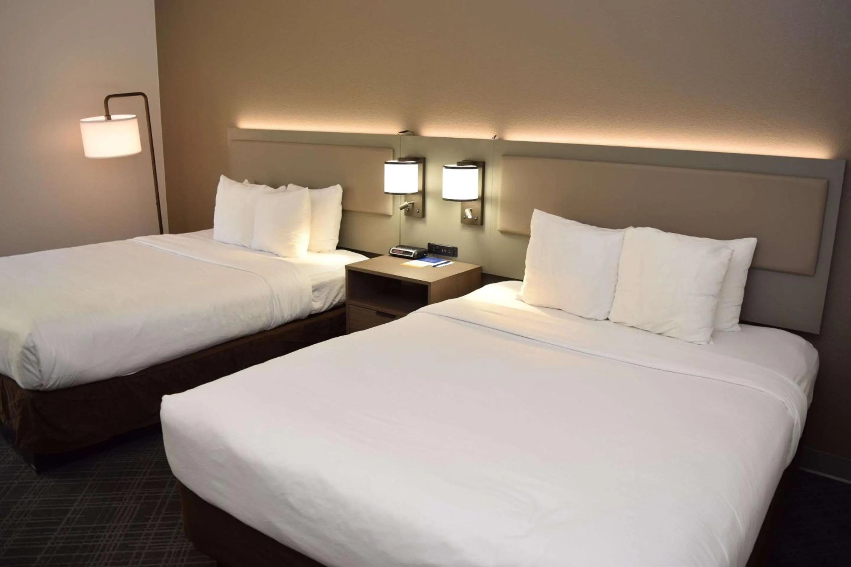 Bedroom, Bed in Comfort Inn & Suites Syracuse-Carrier Circle