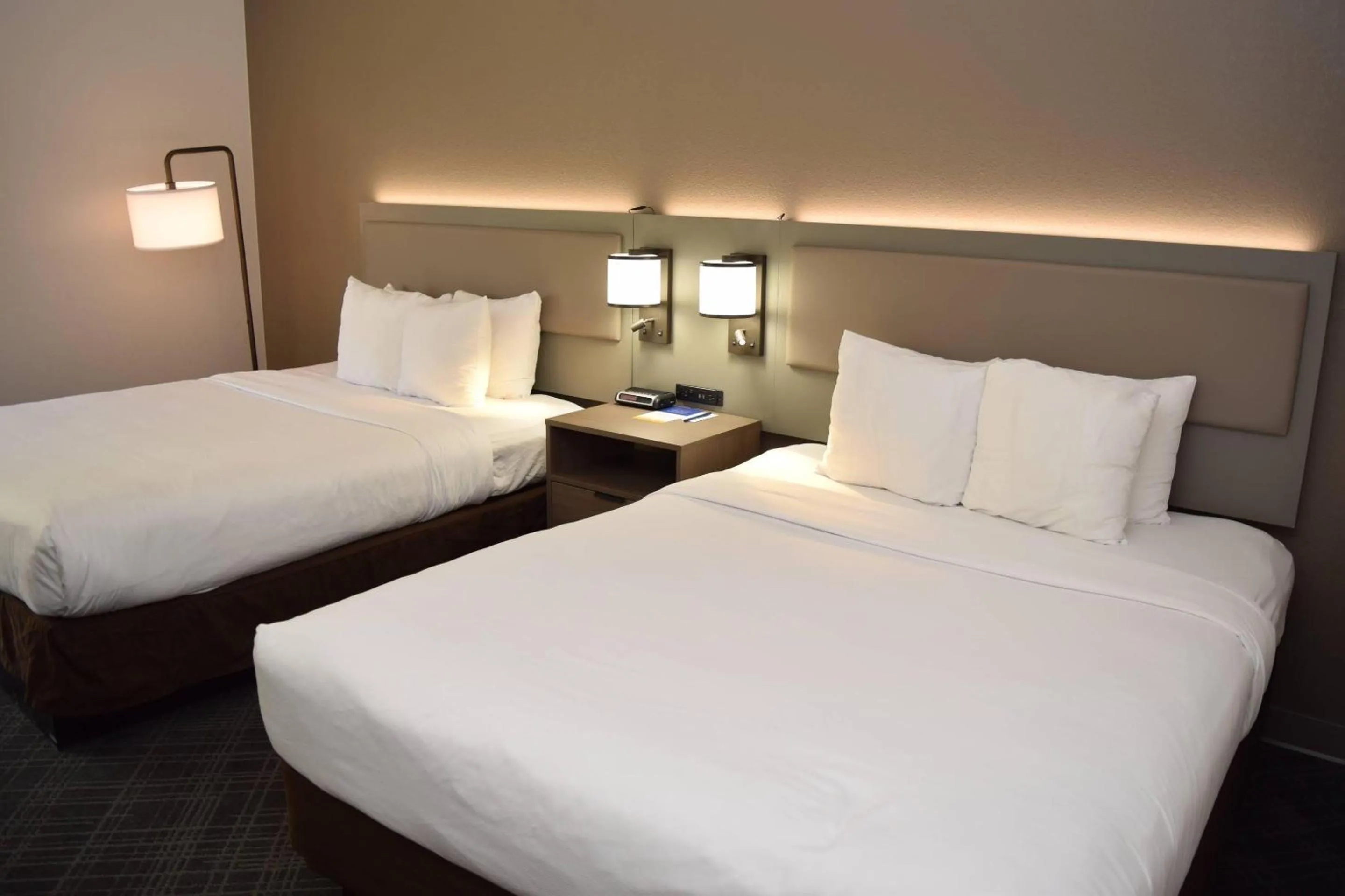 Bedroom, Bed in Comfort Inn & Suites Syracuse-Carrier Circle
