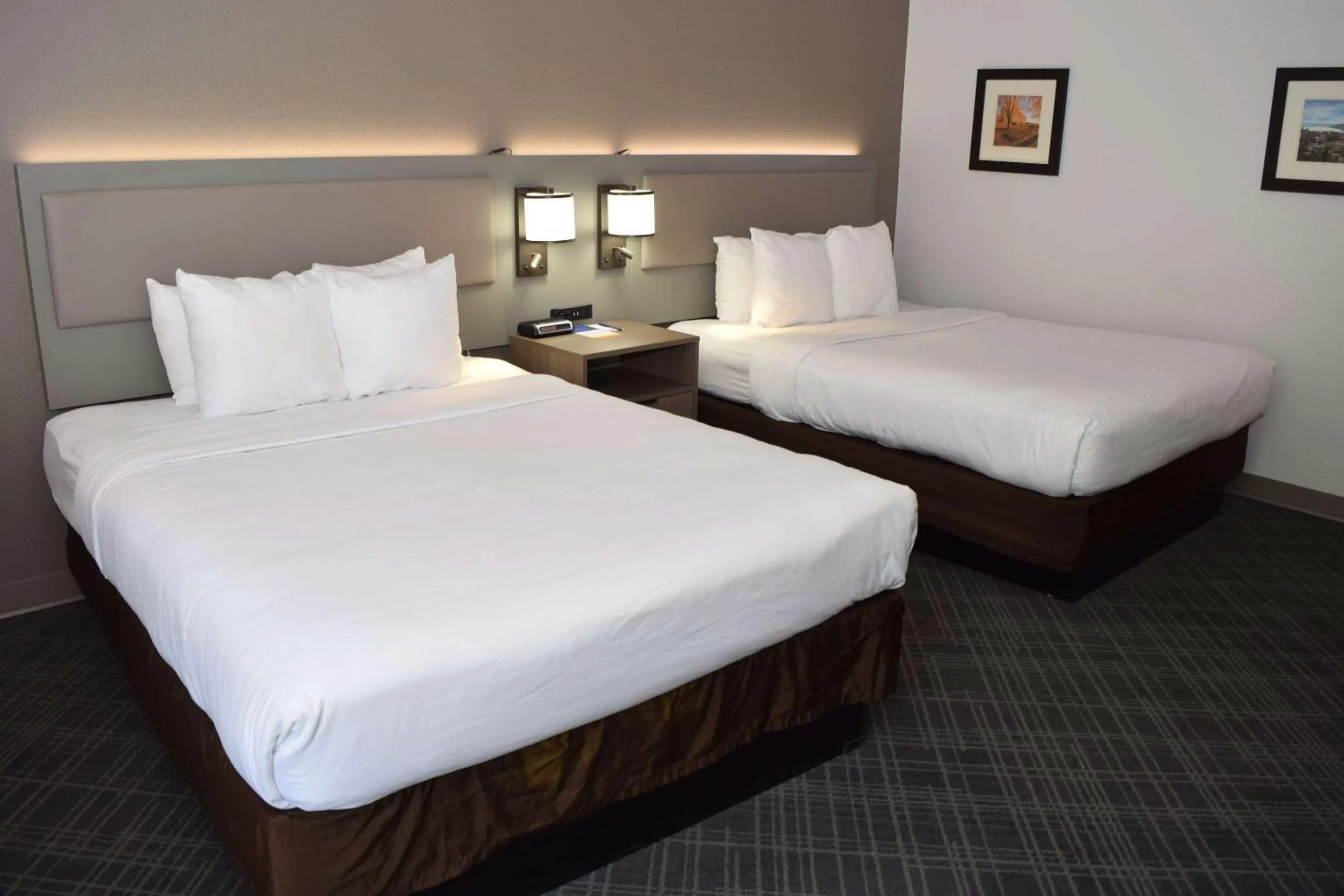 Bedroom, Bed in Comfort Inn & Suites Syracuse-Carrier Circle