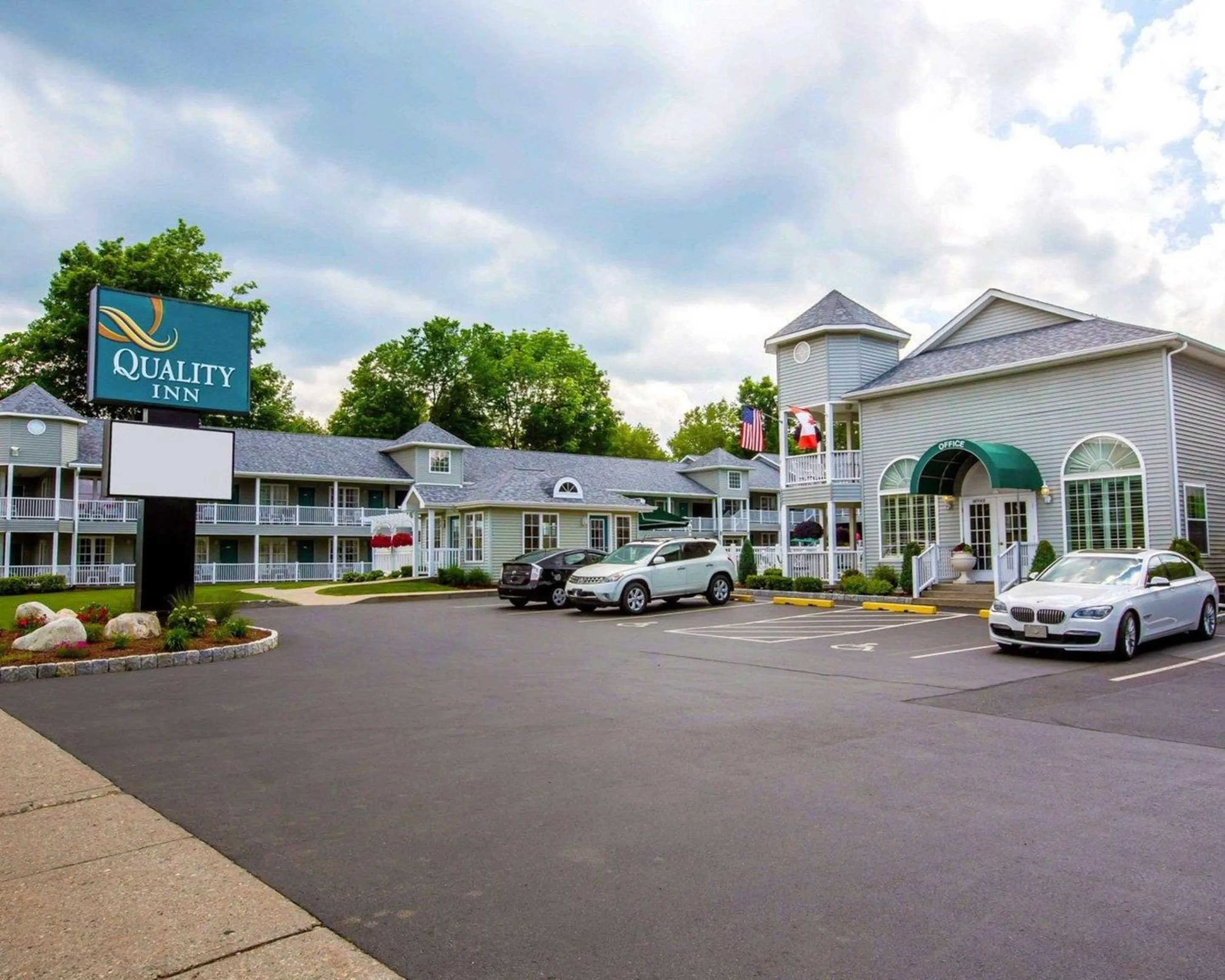 Property building in Quality Inn Lake George
