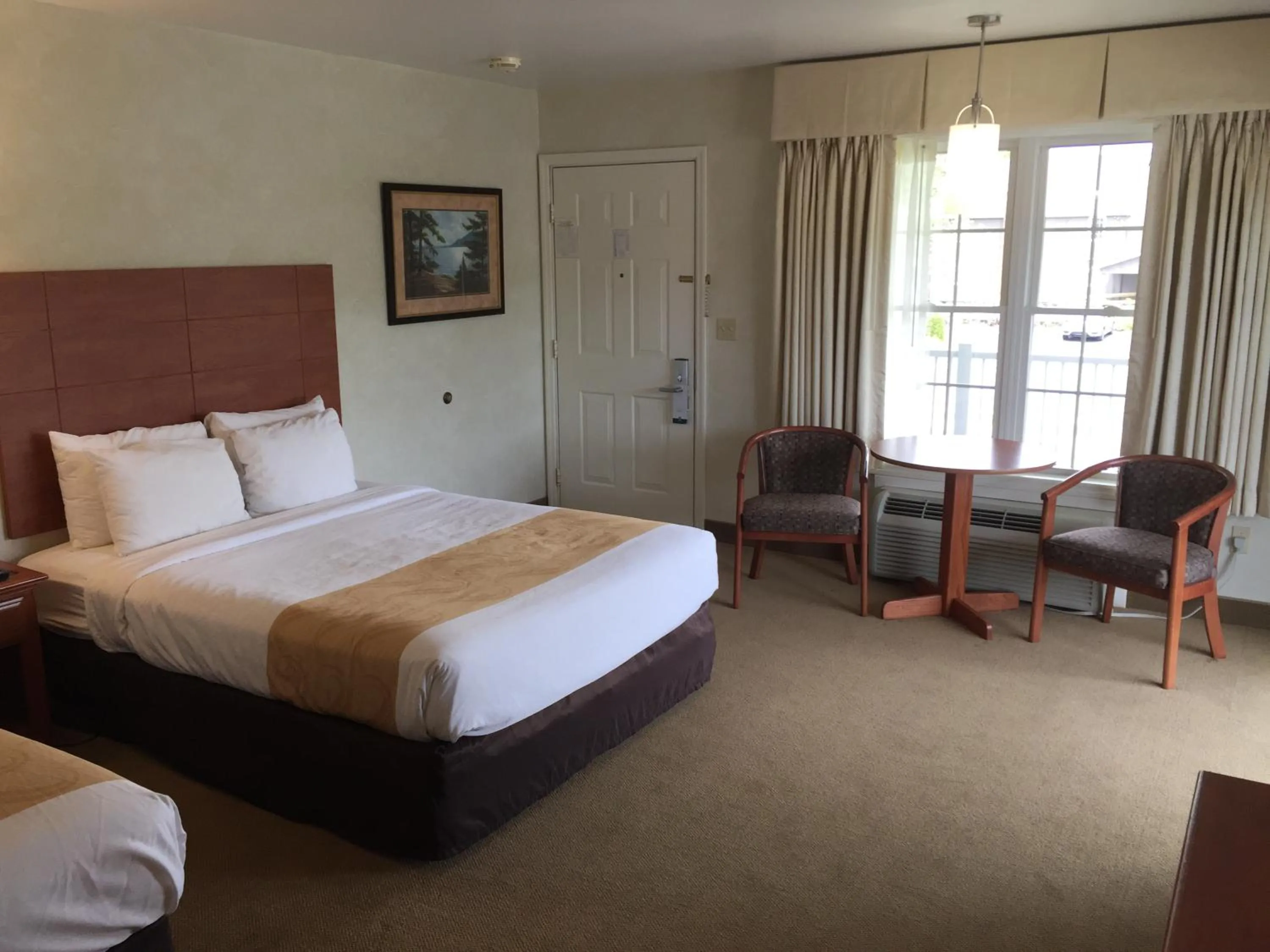 Photo of the whole room, Bed in Quality Inn Lake George