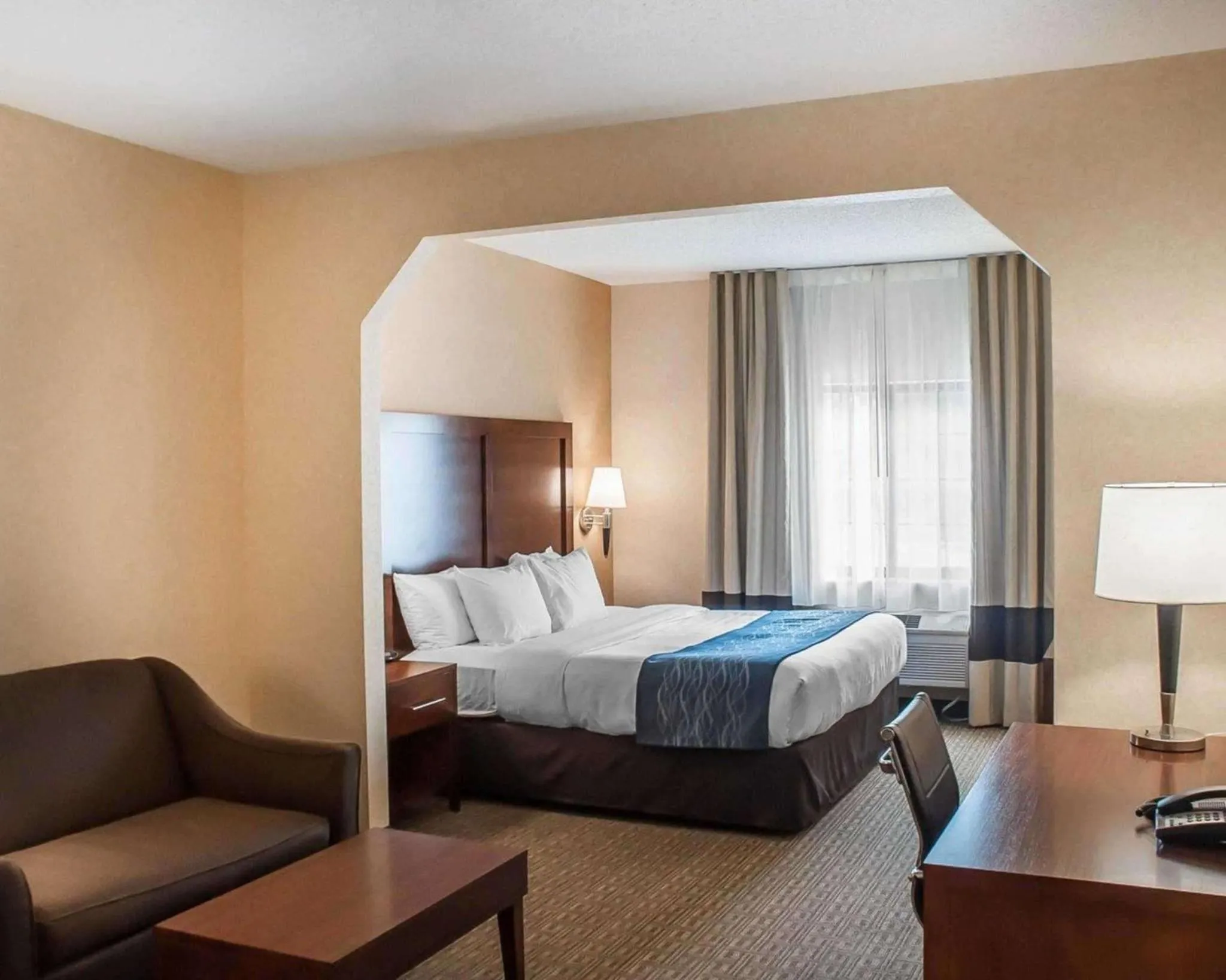 Photo of the whole room, Bed in Comfort Inn & Suites Hamburg - Buffalo South