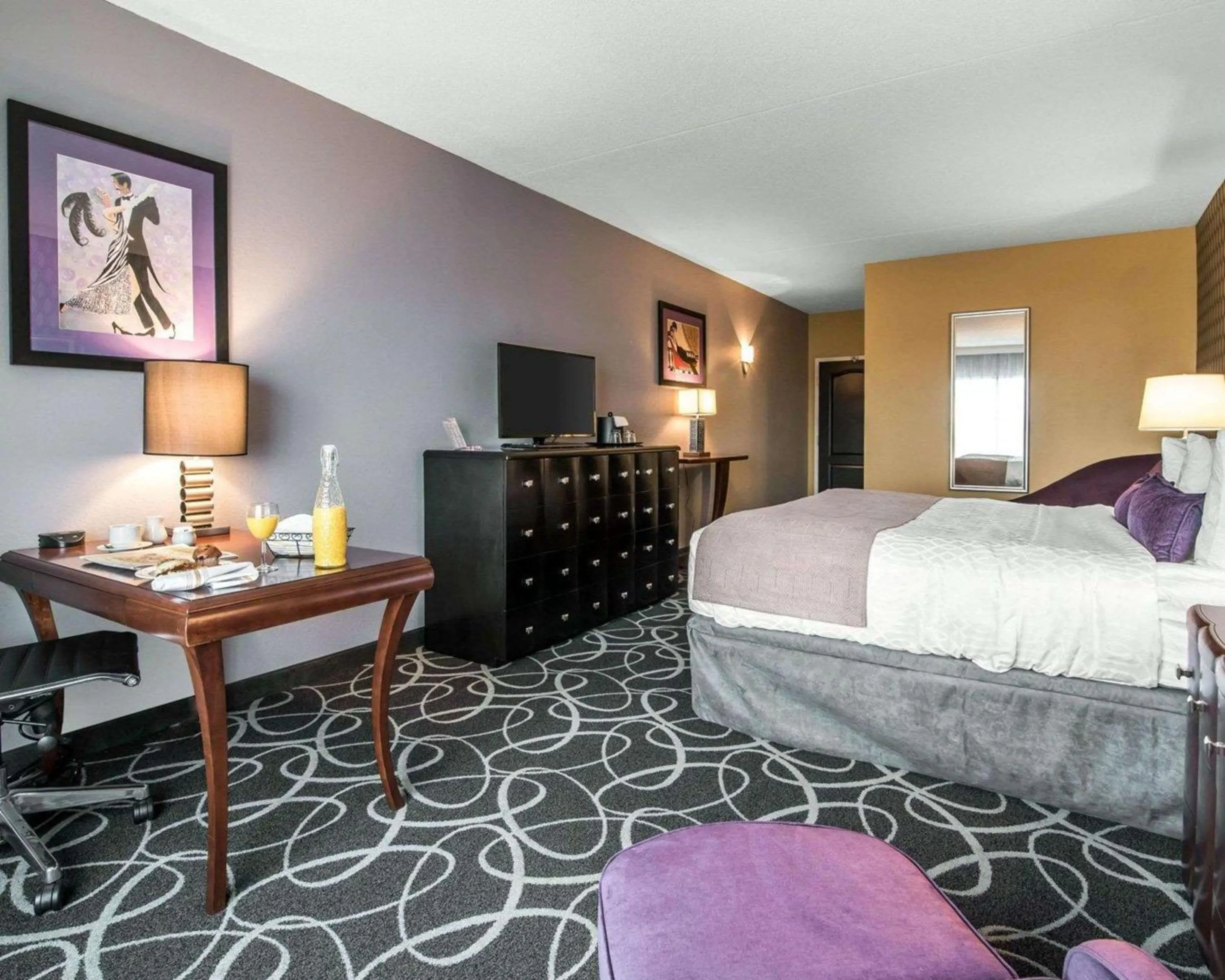 Photo of the whole room, Bed in Park Manor Hotel