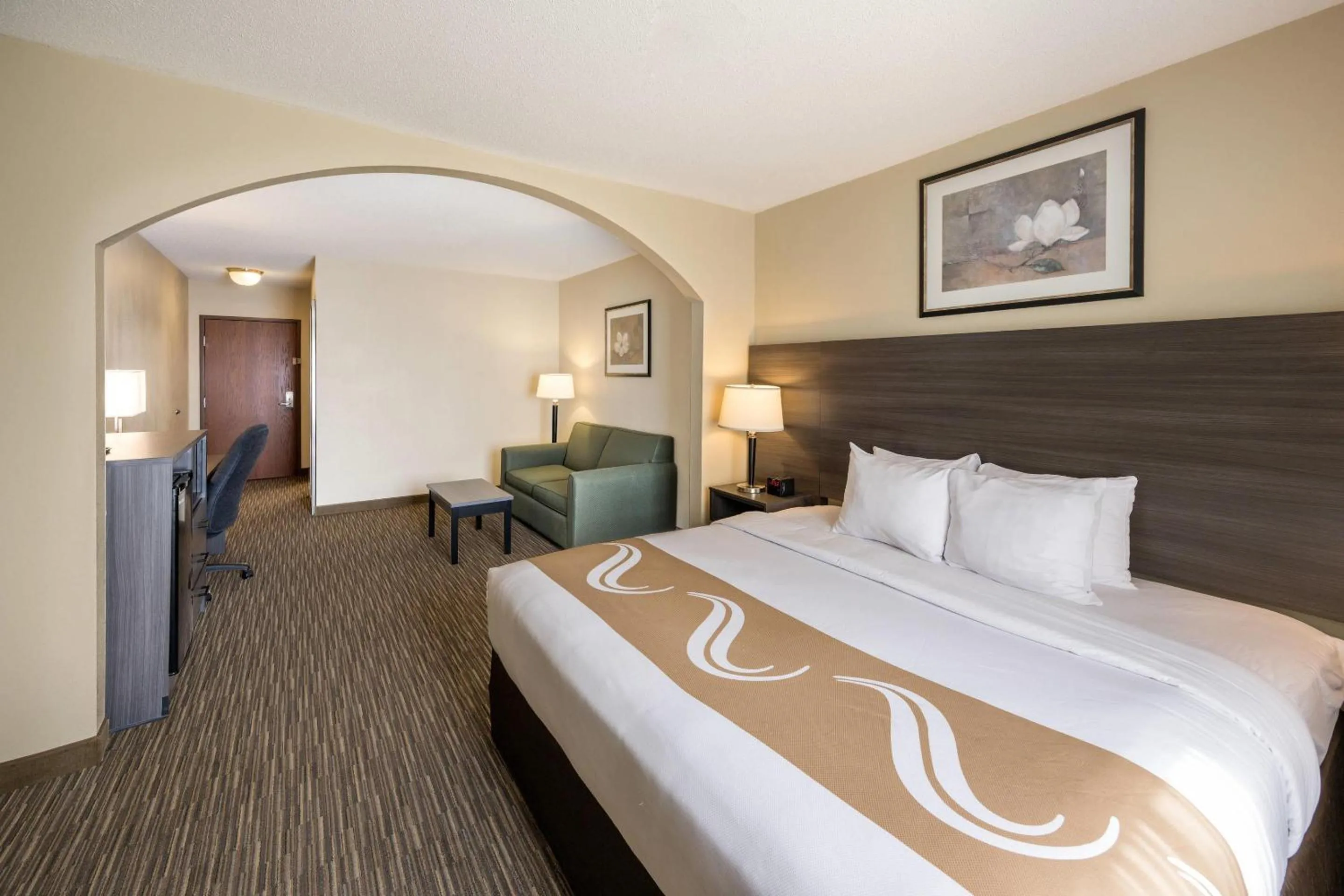 Bedroom, Bed in Quality Inn & Suites Fishkill South near I-84