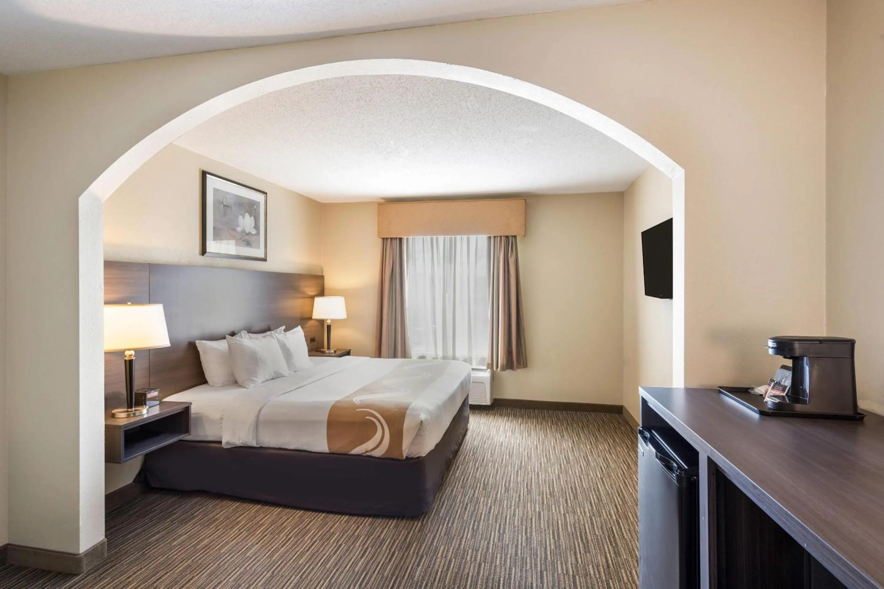 Bedroom, Bed in Quality Inn & Suites Fishkill South near I-84