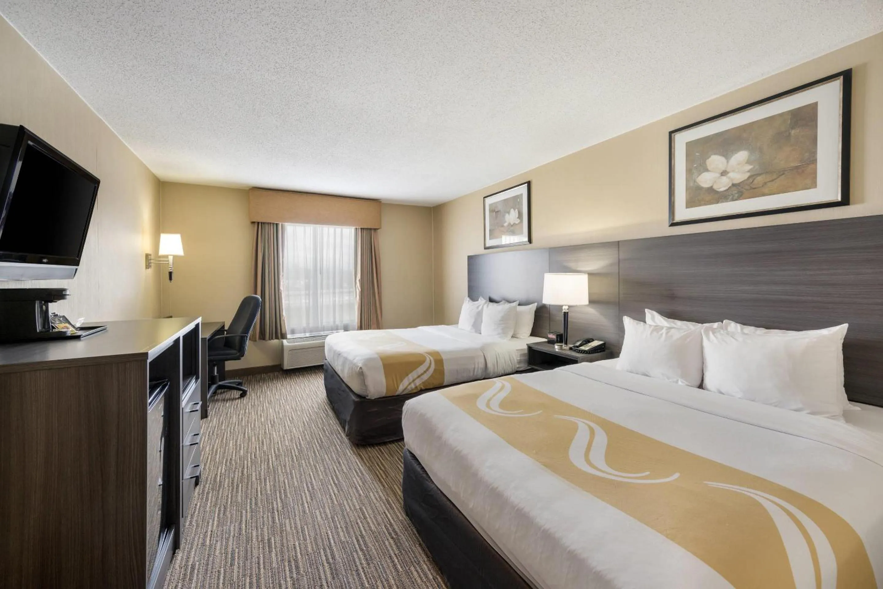 Bedroom, Bed in Quality Inn & Suites Fishkill South near I-84