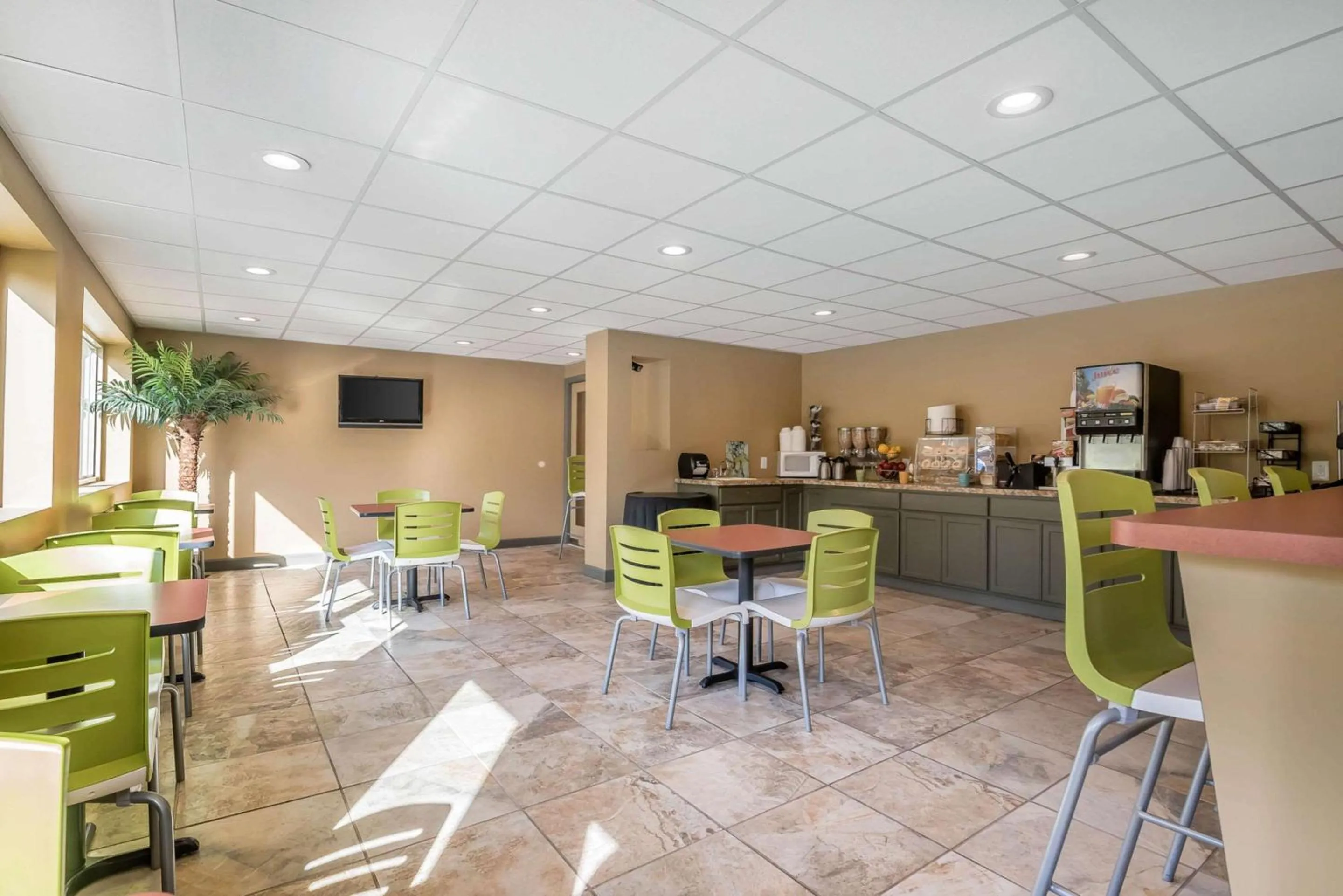 Restaurant/places to eat in Econo Lodge Inn & Suites