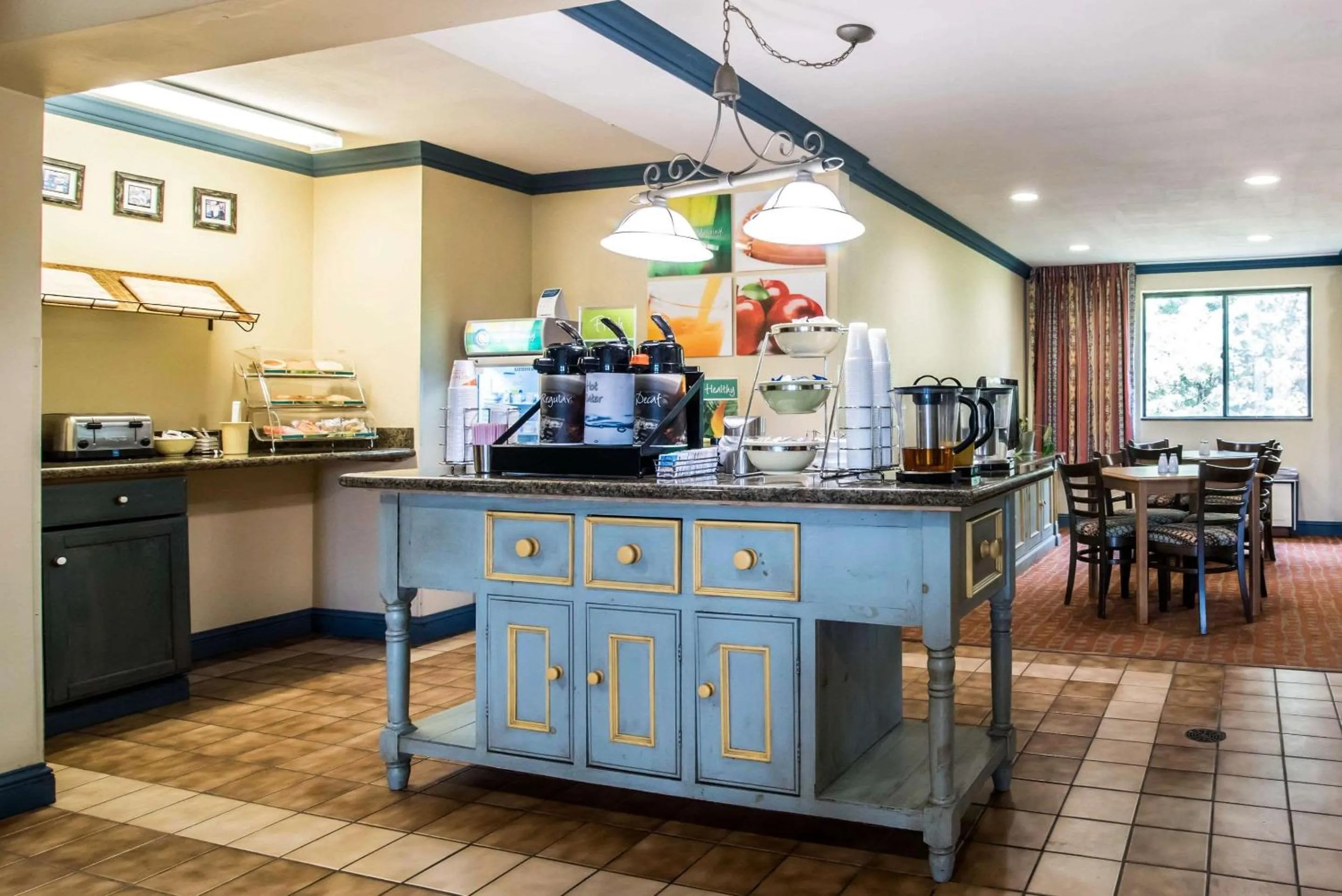 Restaurant/places to eat in Quality Inn Cortland - University Area