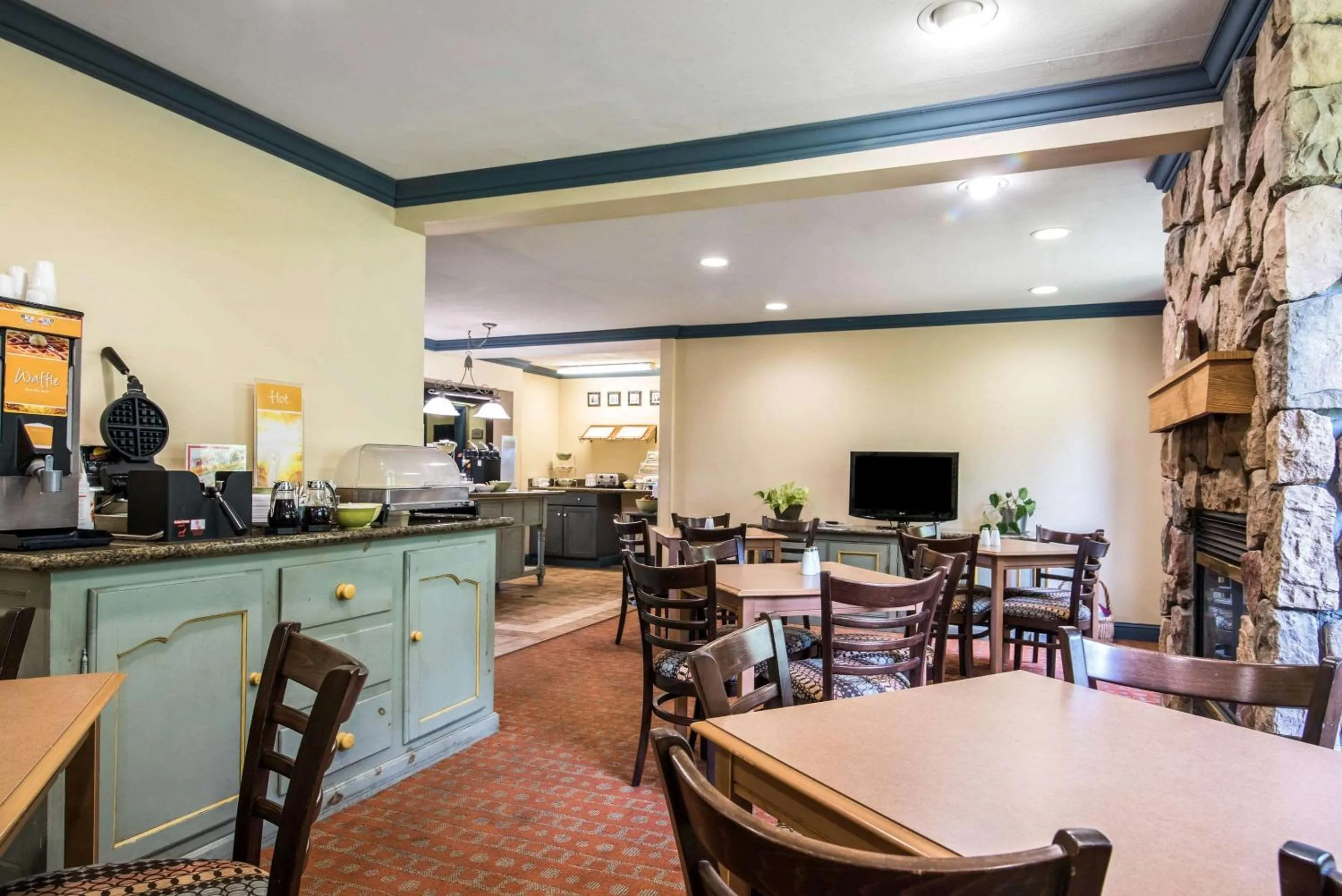 Restaurant/places to eat in Quality Inn Cortland - University Area
