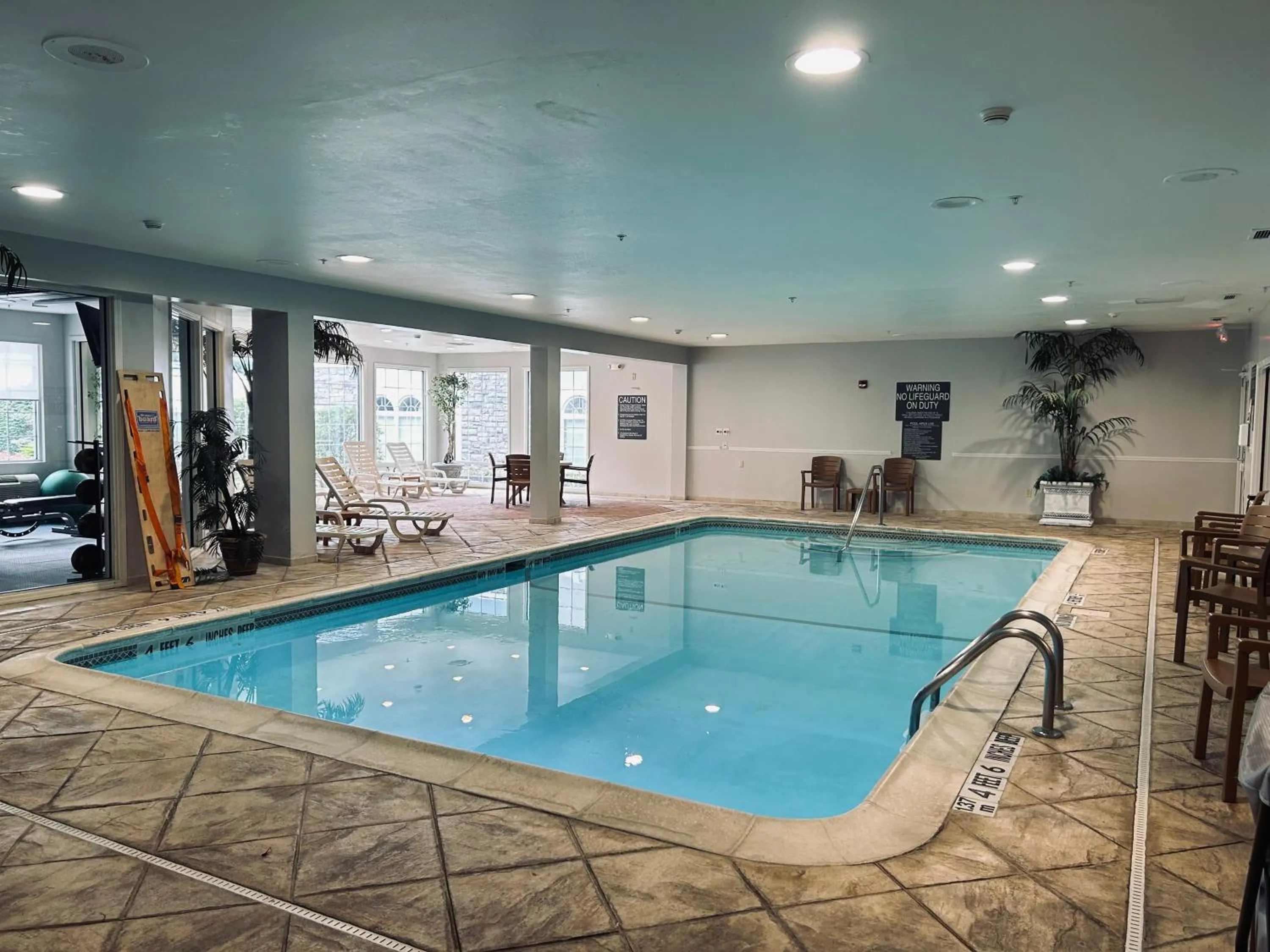 Swimming pool in Comfort Inn & Suites East Greenbush - Albany