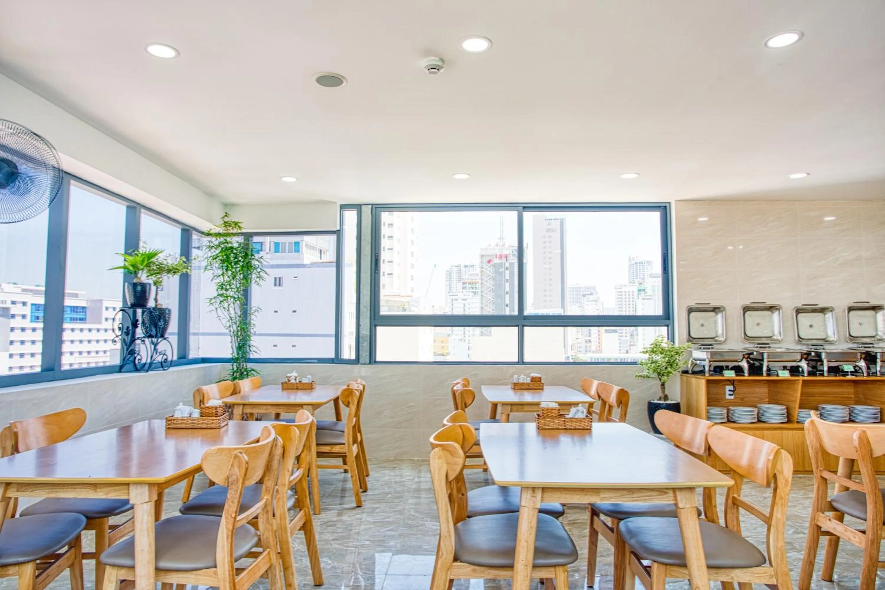 Restaurant/places to eat in Larosa Hotel Nha Trang