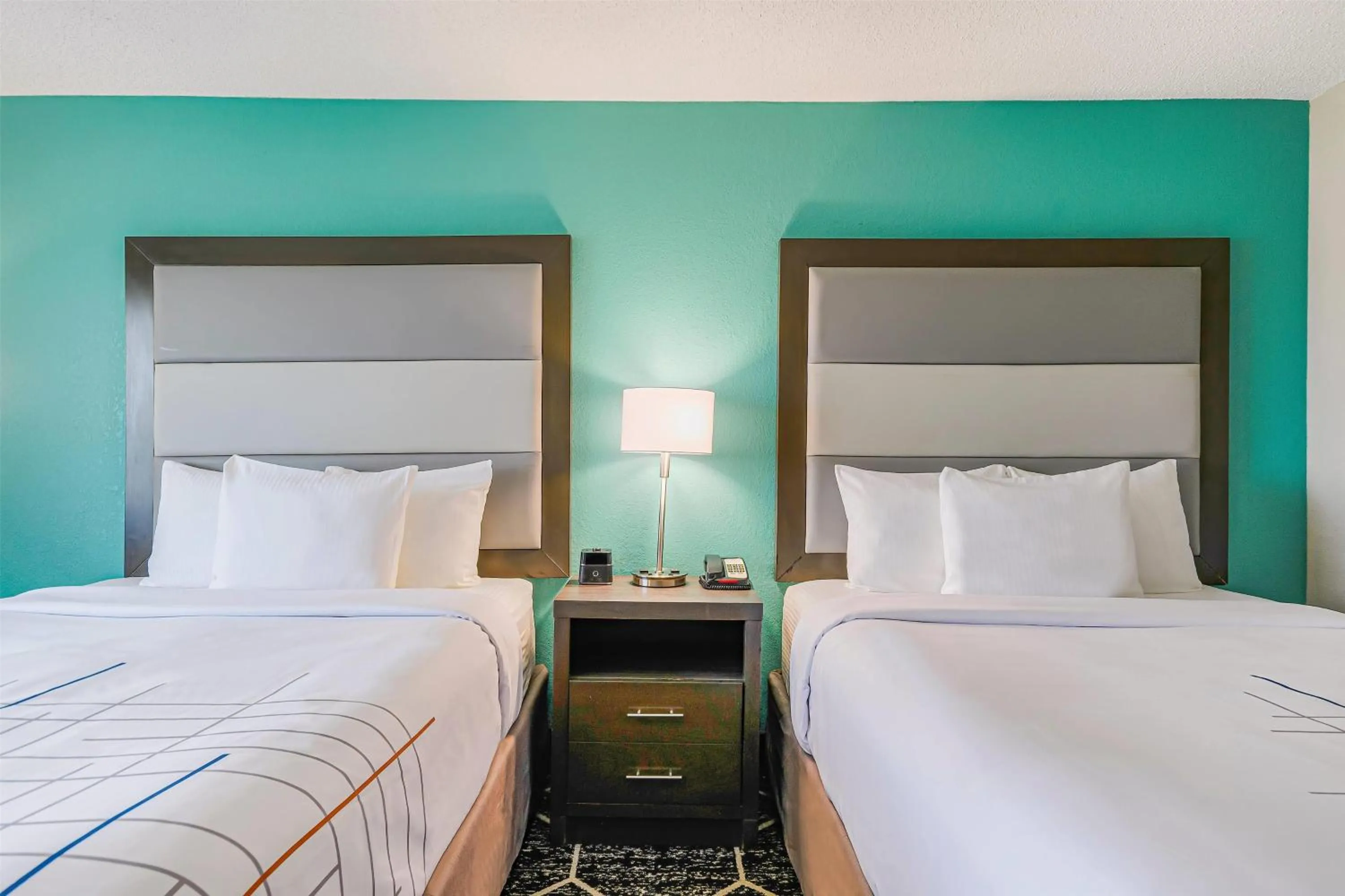 Photo of the whole room, Bed in La Quinta by Wyndham Batavia