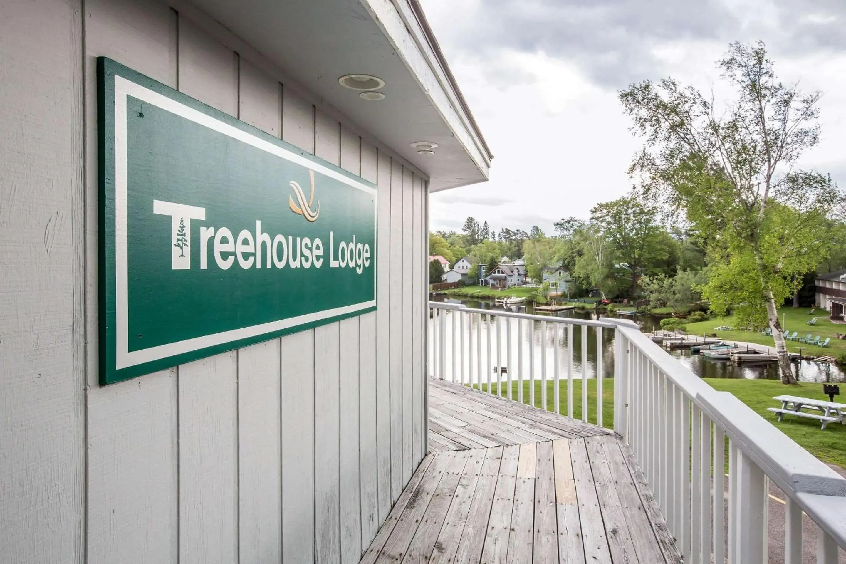 Property building in Quality Inn Lake Placid Property building in Quality Inn Lake Placid