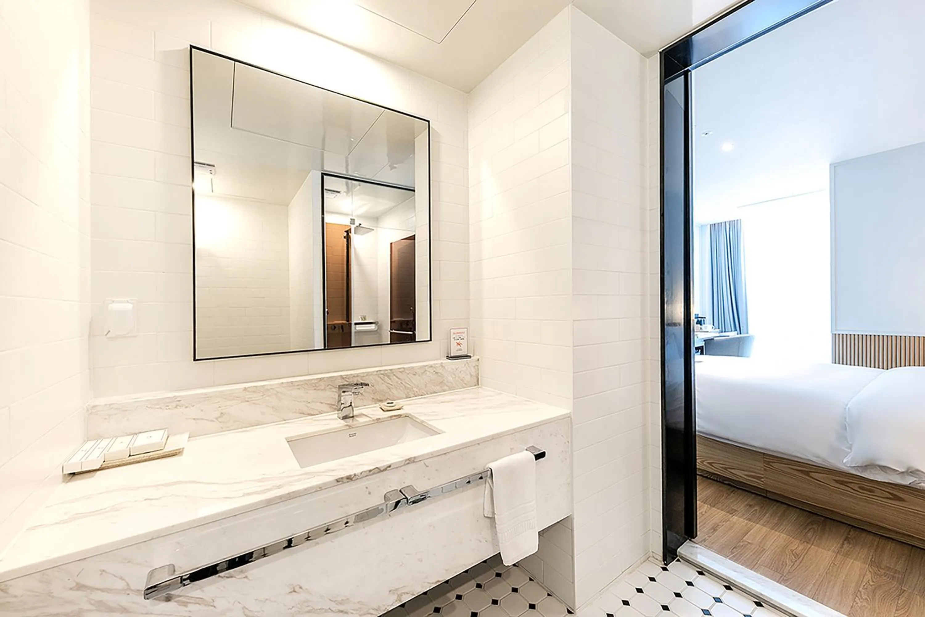 Bathroom, Bed in H Avenue Gwanganri Beach