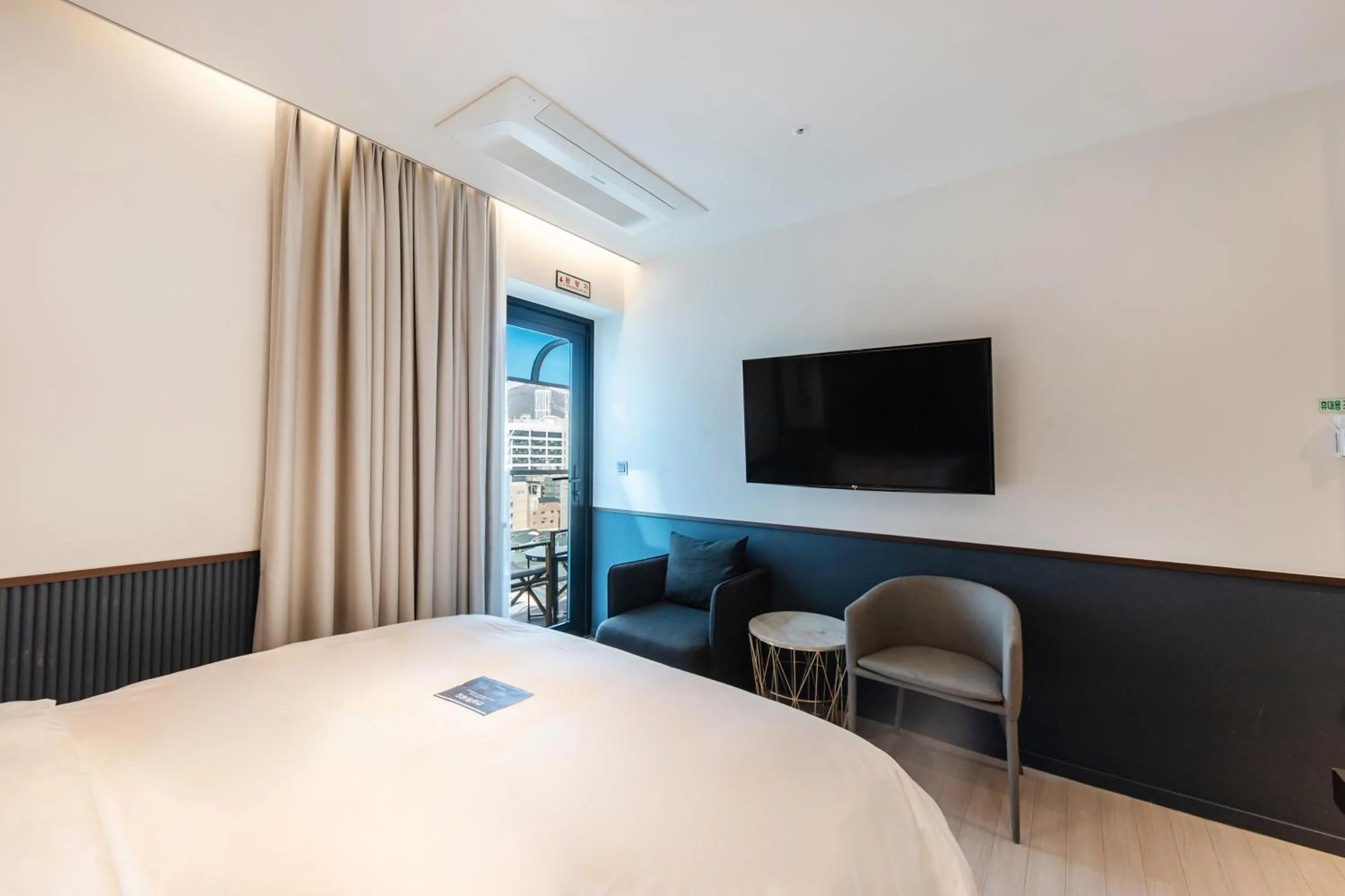 Bed in H Avenue Gwanganri Beach