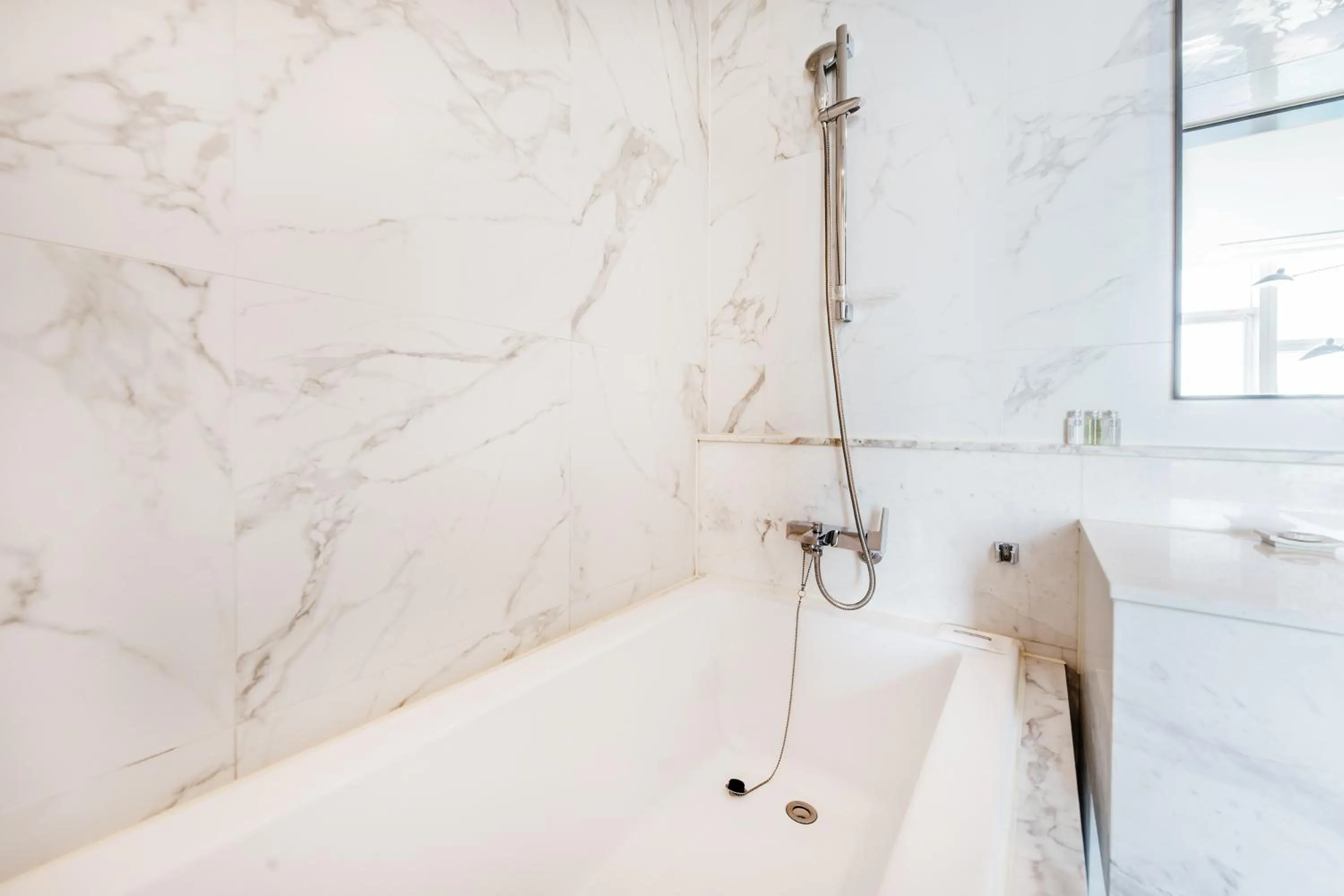 Bath in H Avenue Gwanganri Beach