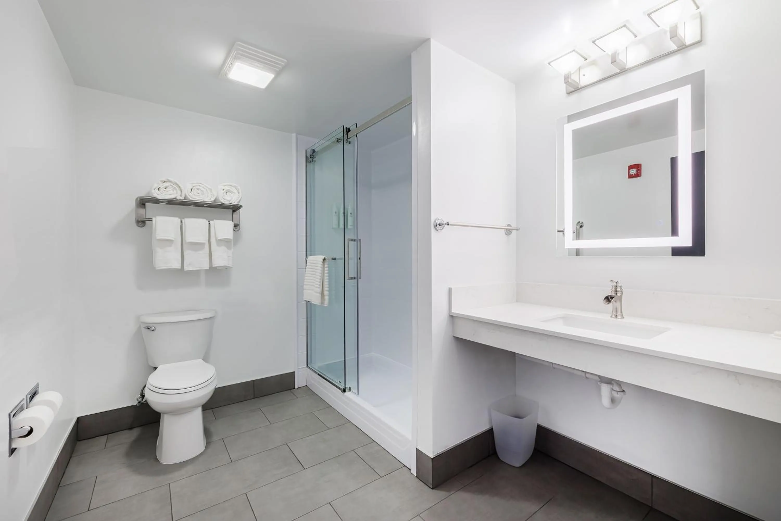 Bathroom in Oakfield Hotel & Suites Rochester, an Ascend Collection Hotel