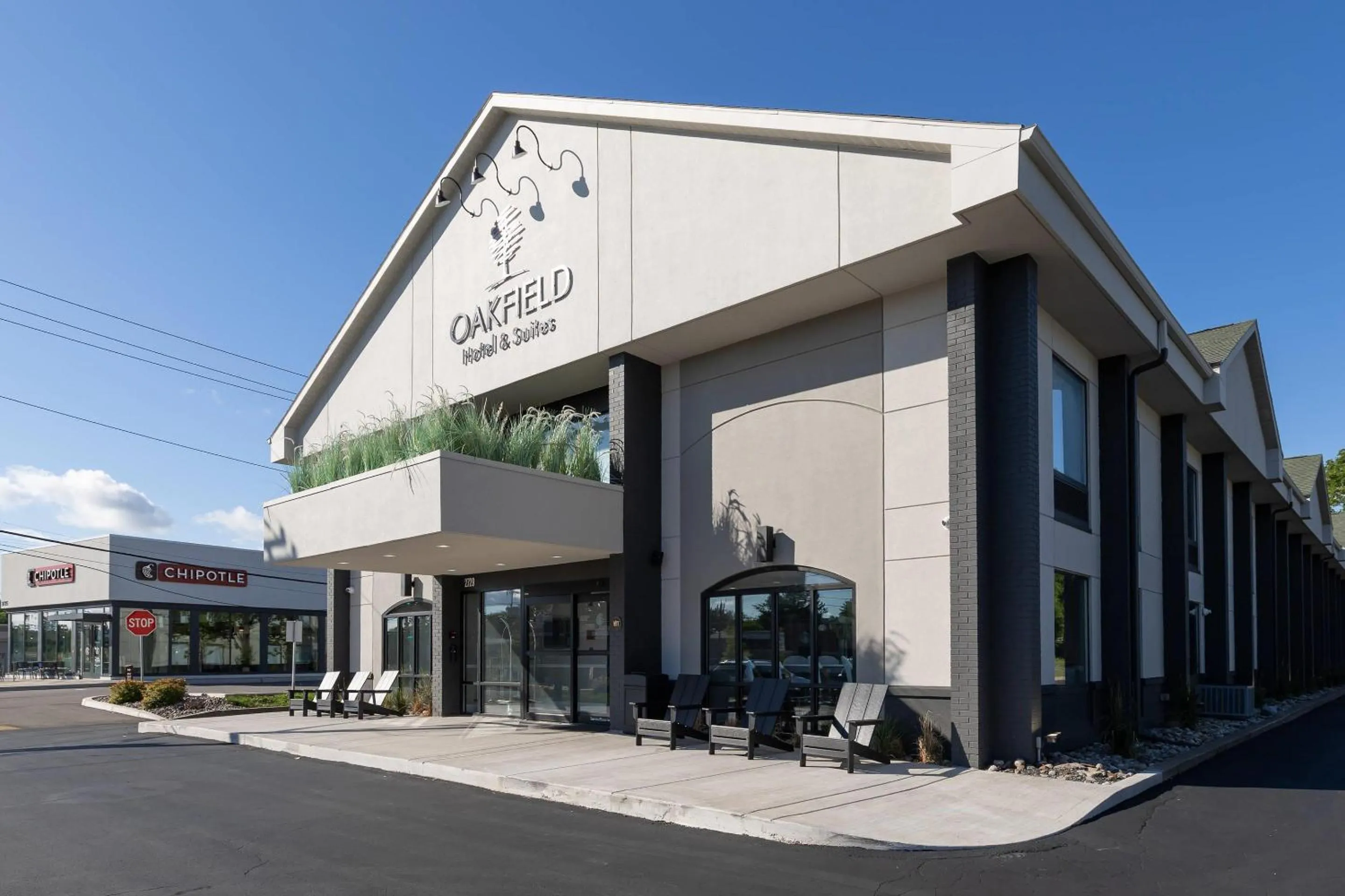 Property building in Oakfield Hotel & Suites Rochester, an Ascend Collection Hotel