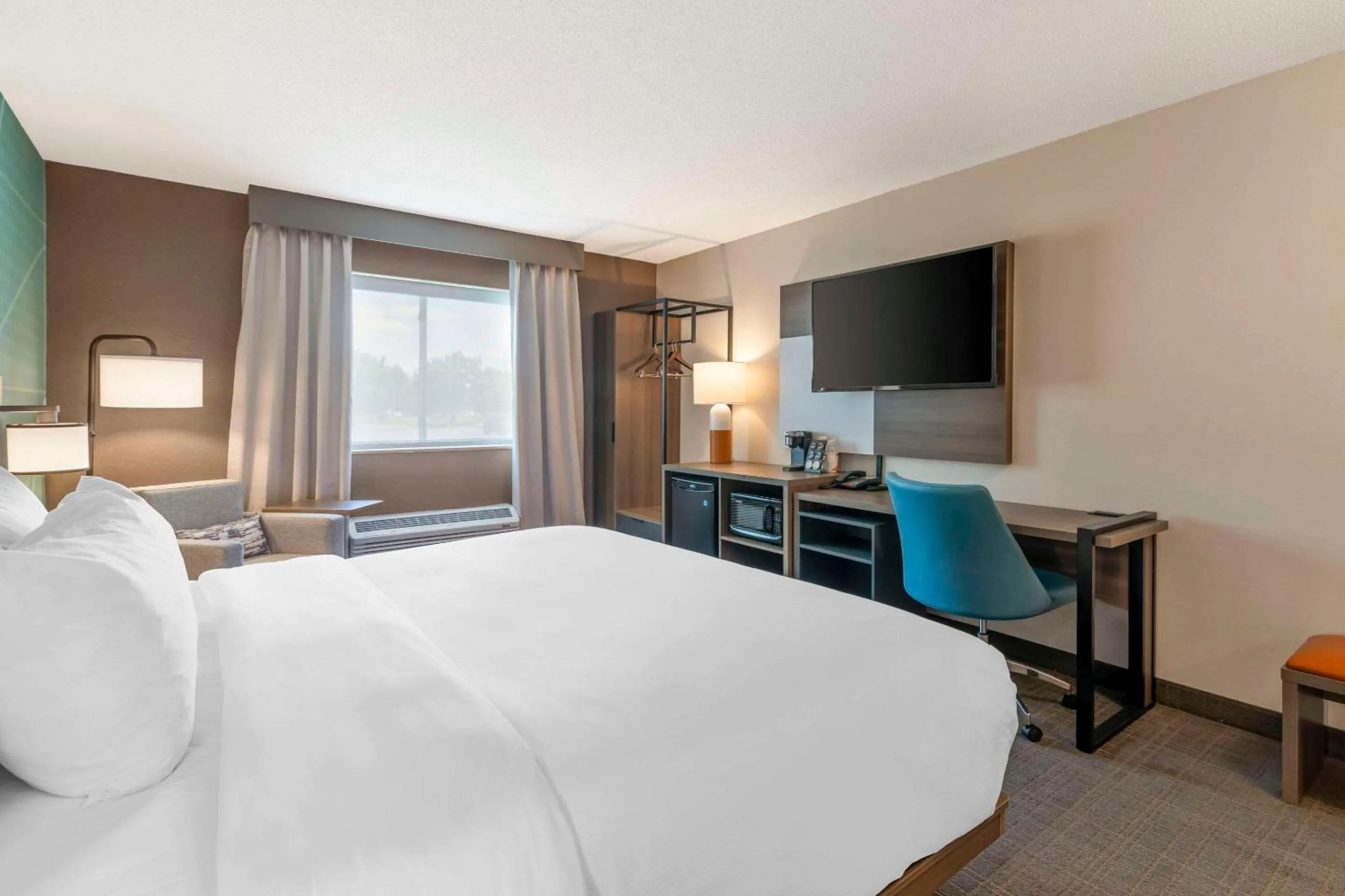 Bedroom, Bed in Comfort Inn & Suites Saratoga Springs