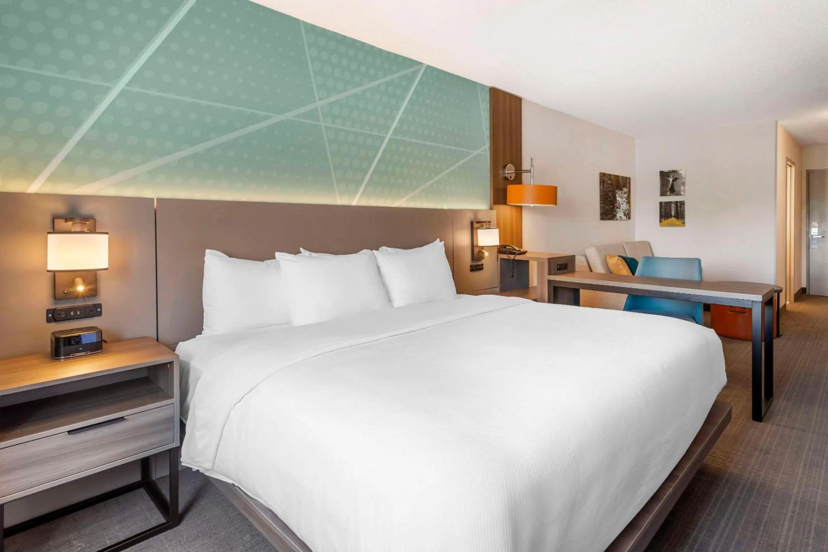 Bedroom, Bed in Comfort Inn & Suites Saratoga Springs