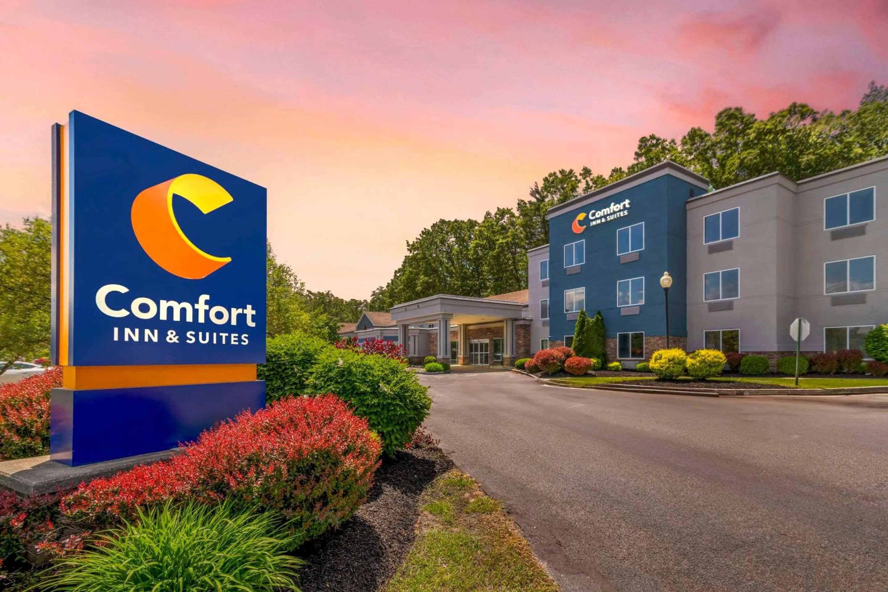 Property building in Comfort Inn & Suites Saratoga Springs