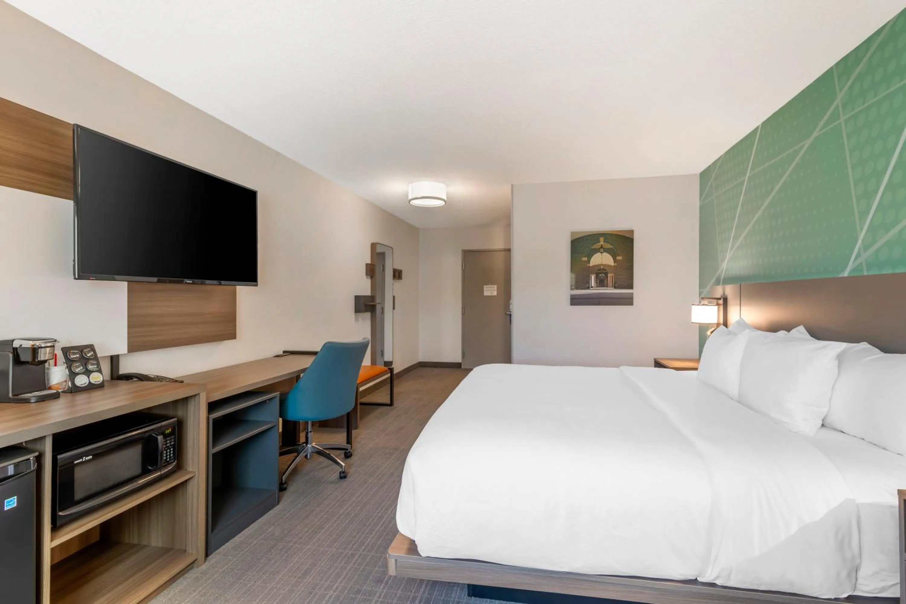 Bed in Comfort Inn & Suites Saratoga Springs