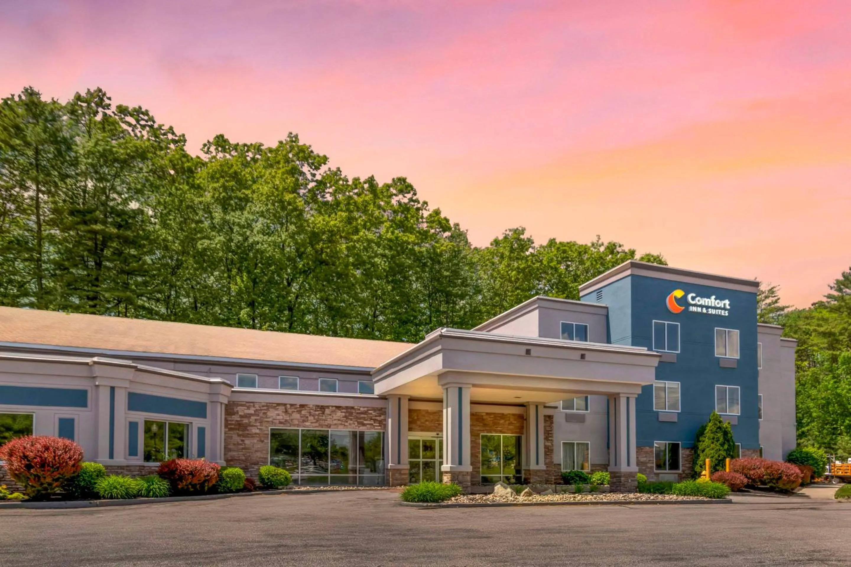 Property building in Comfort Inn & Suites Saratoga Springs