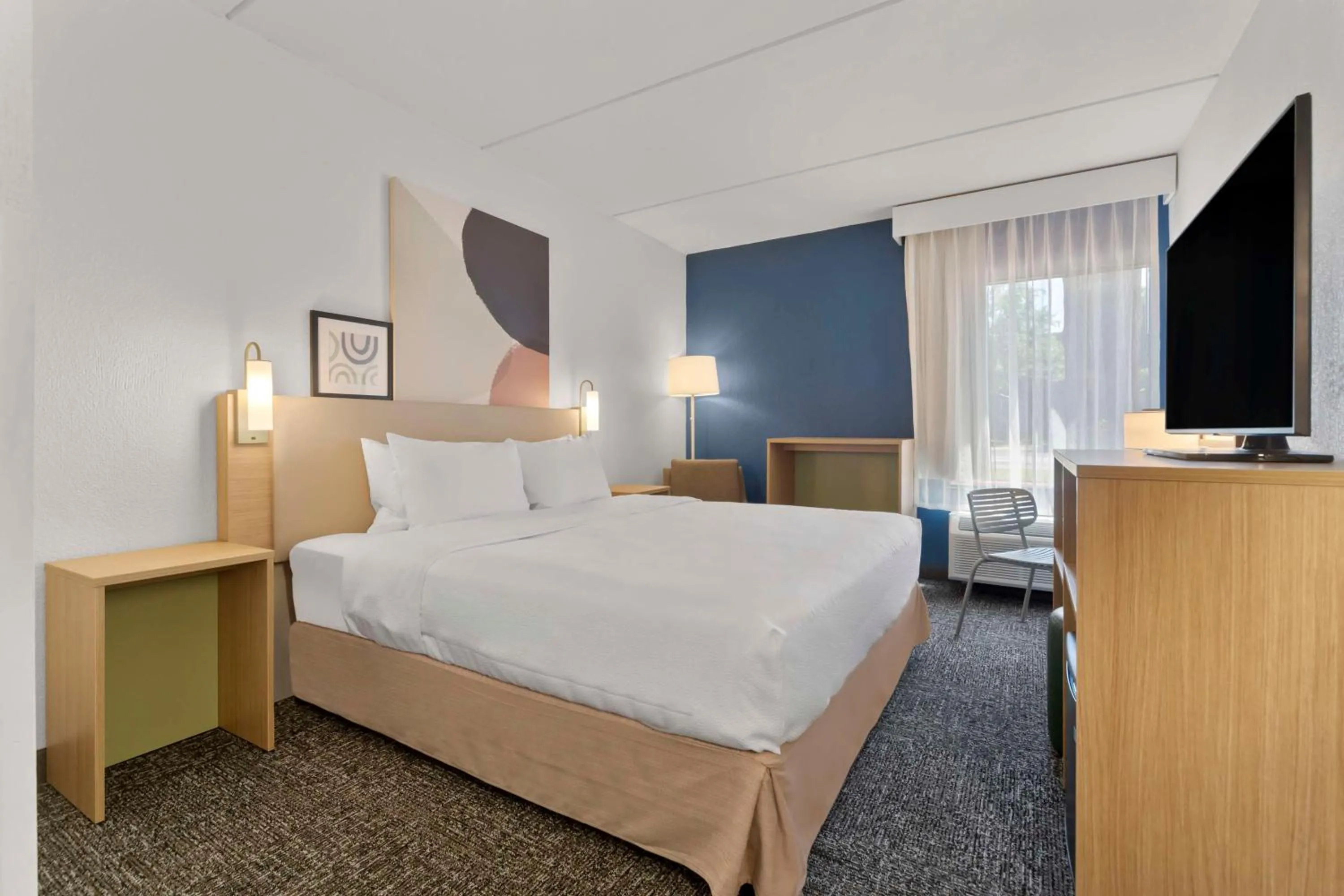 Bed in Spark By Hilton Grand Prairie