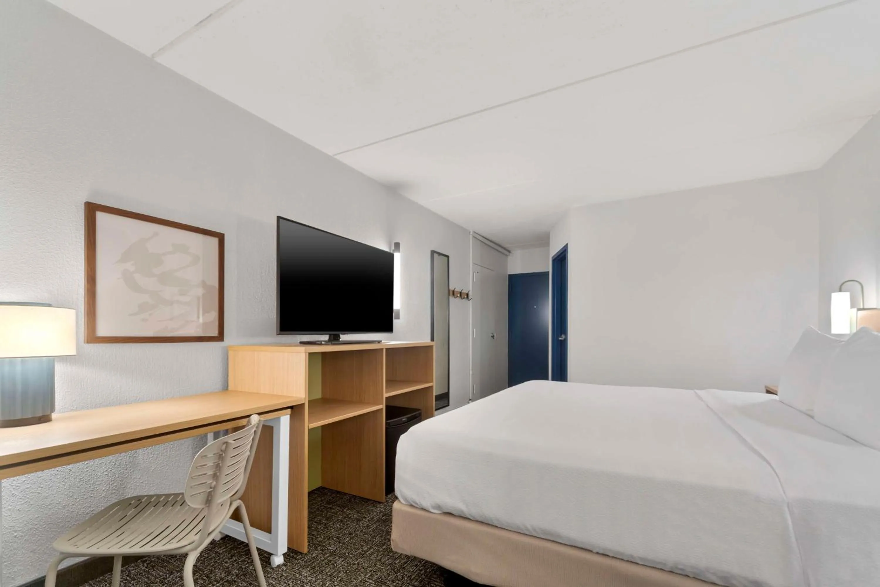 Bed in Spark By Hilton Grand Prairie