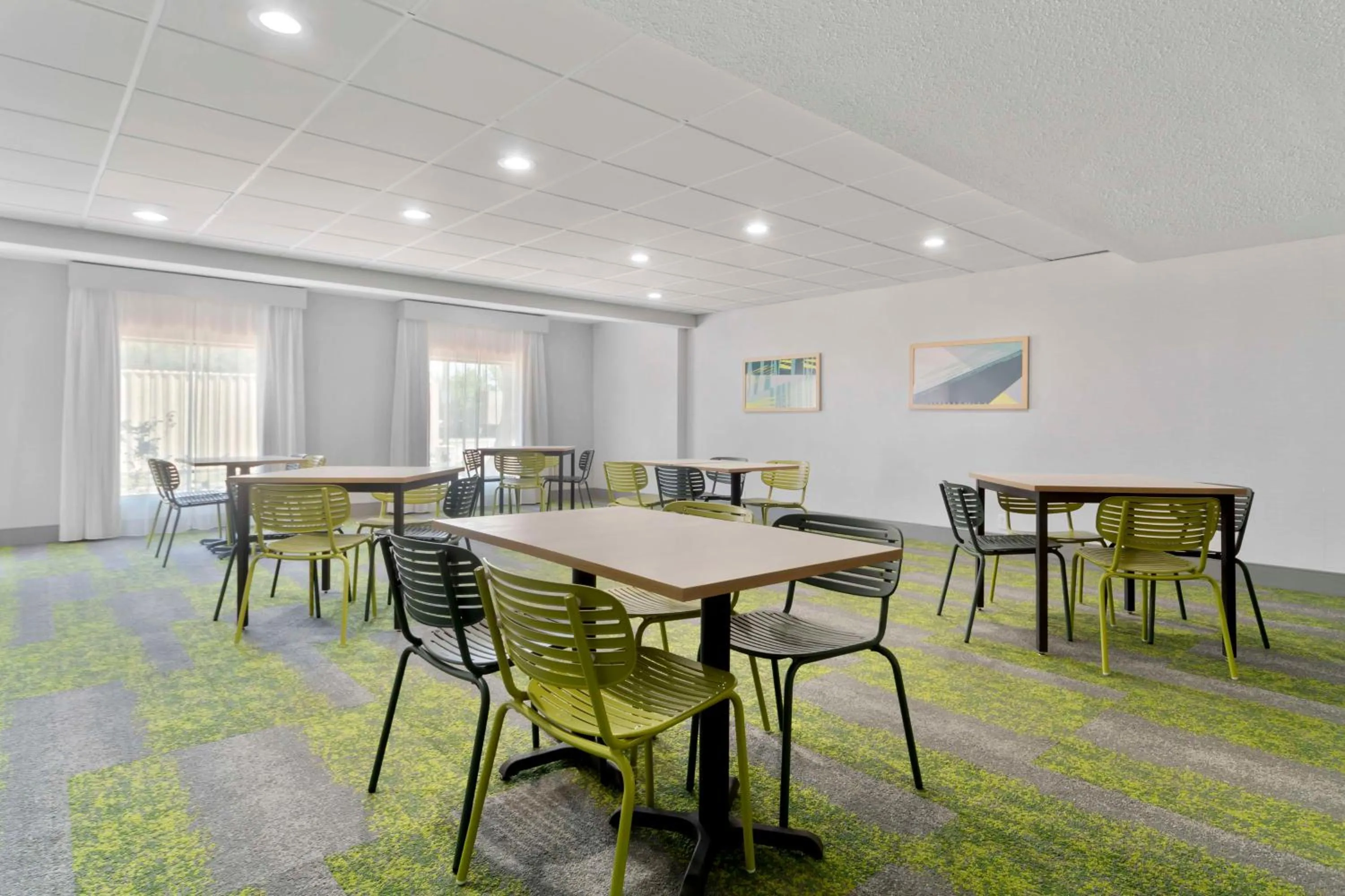 Restaurant/places to eat in Spark By Hilton Grand Prairie