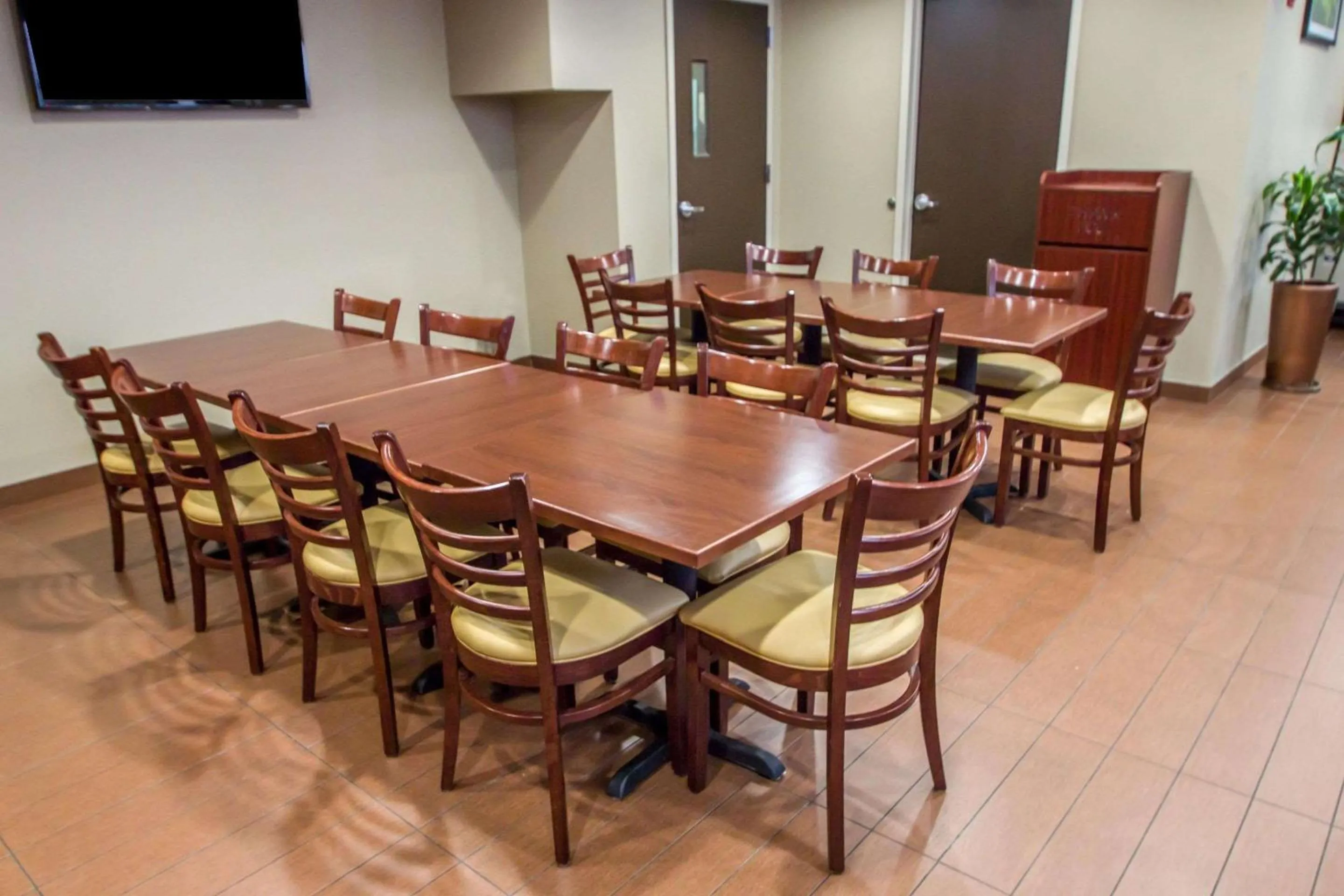 Restaurant/places to eat in Sleep Inn JFK Airport Rockaway Blvd