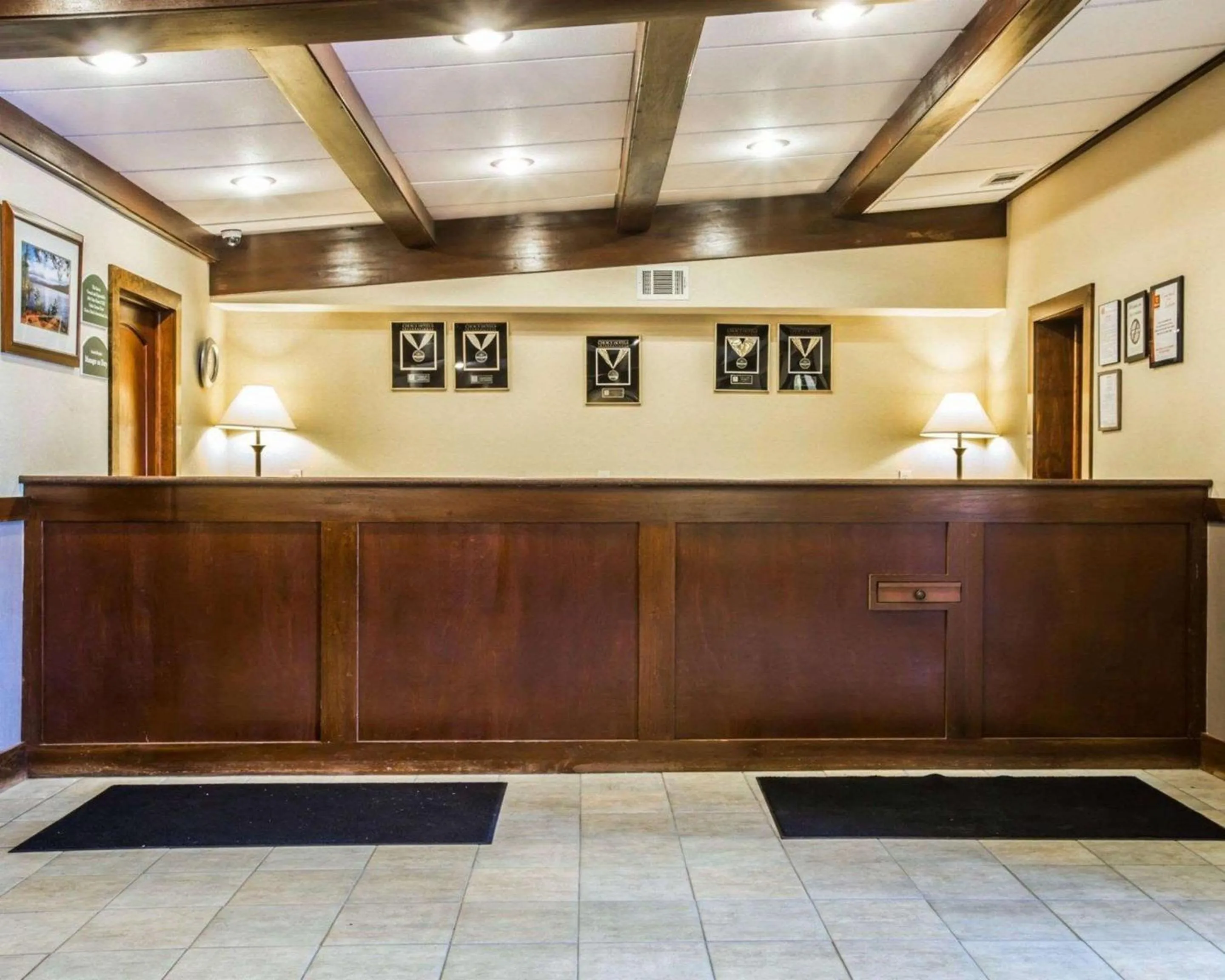Lobby or reception in Clarion Inn & Suites at the Outlets of Lake George