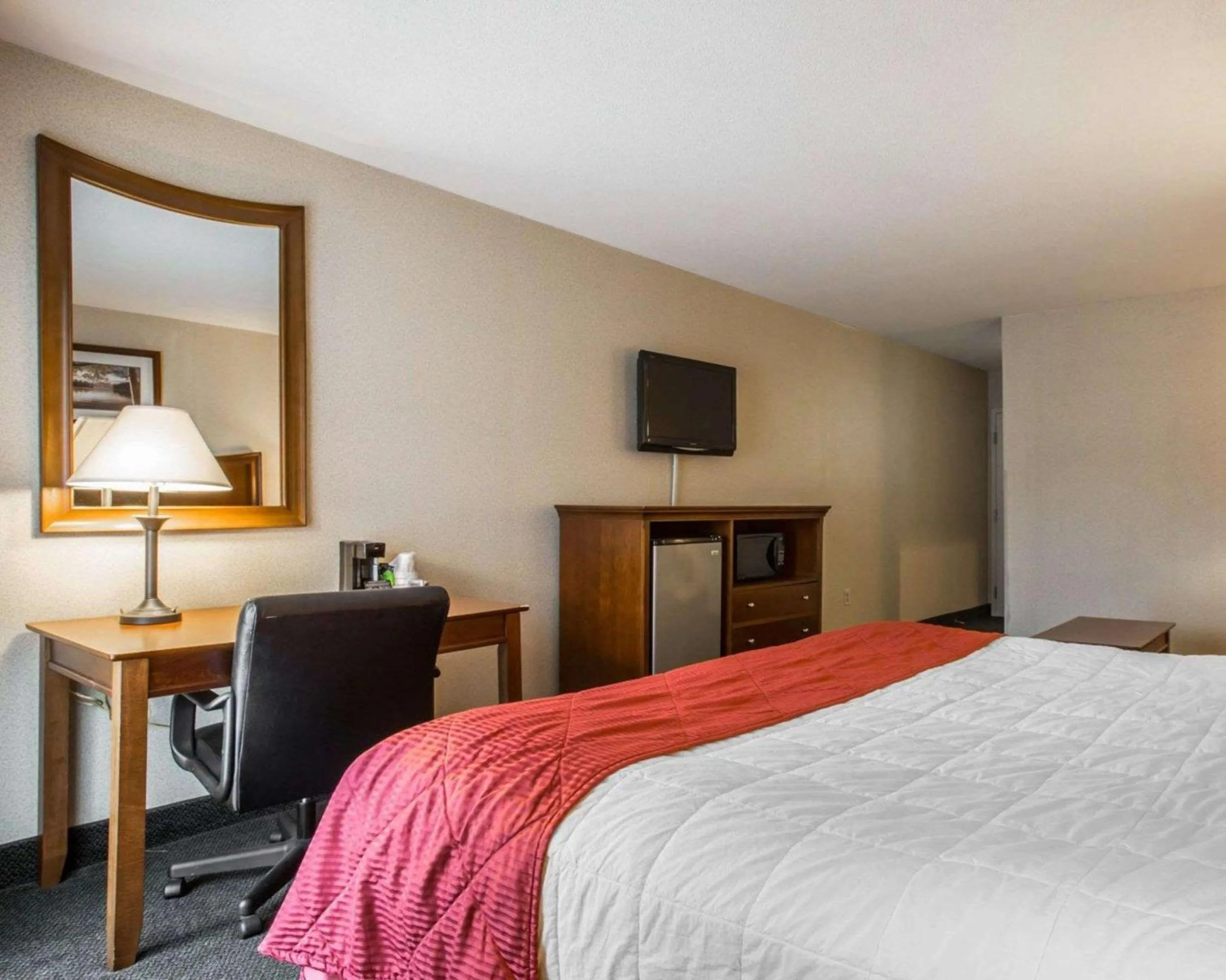 Bedroom, Bed in Clarion Inn & Suites at the Outlets of Lake George