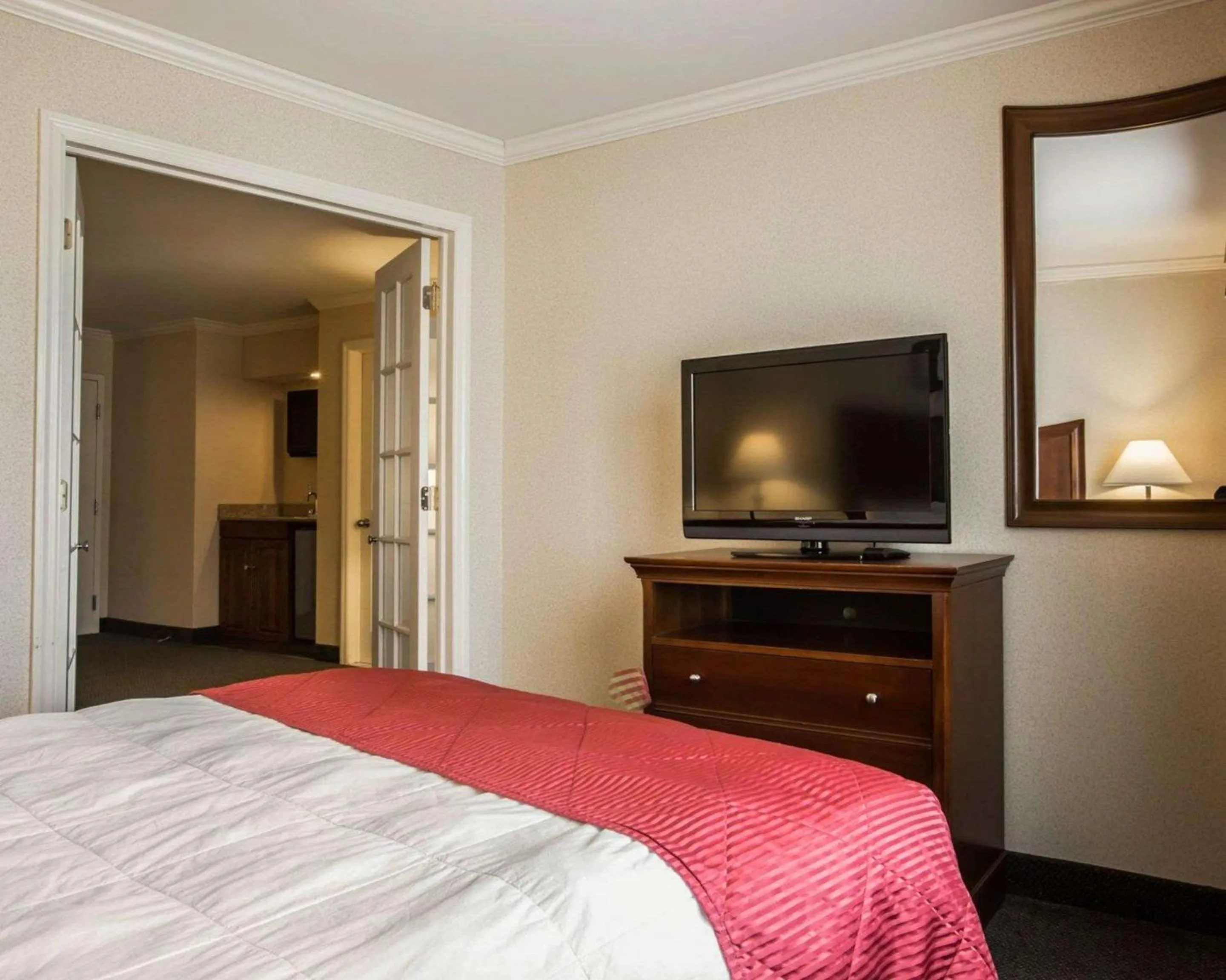 Bedroom, Bed in Clarion Inn & Suites at the Outlets of Lake George